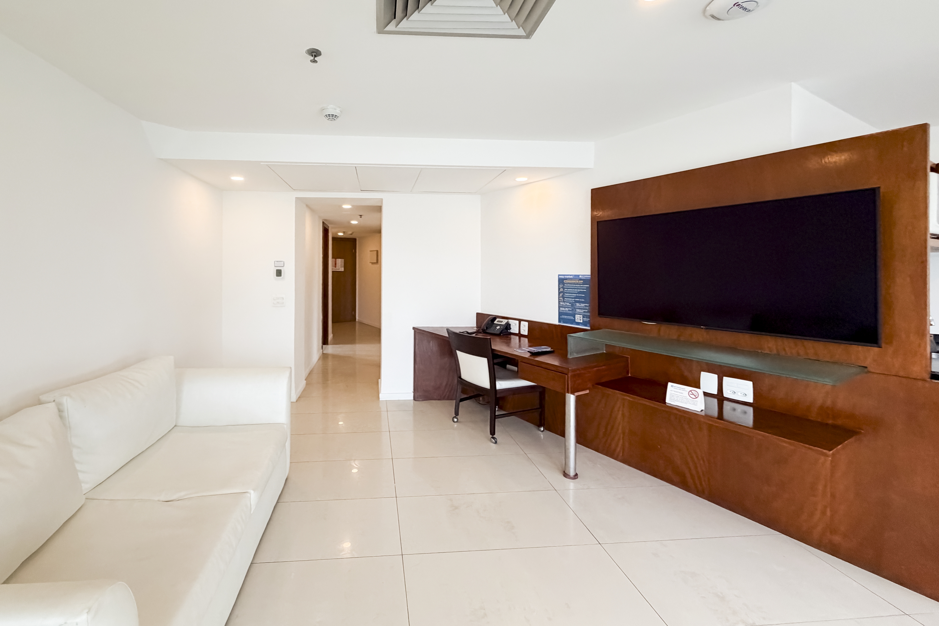 Guest room at the Wyndham Rio Barra in Rio de Janeiro, Other than US/Canada
