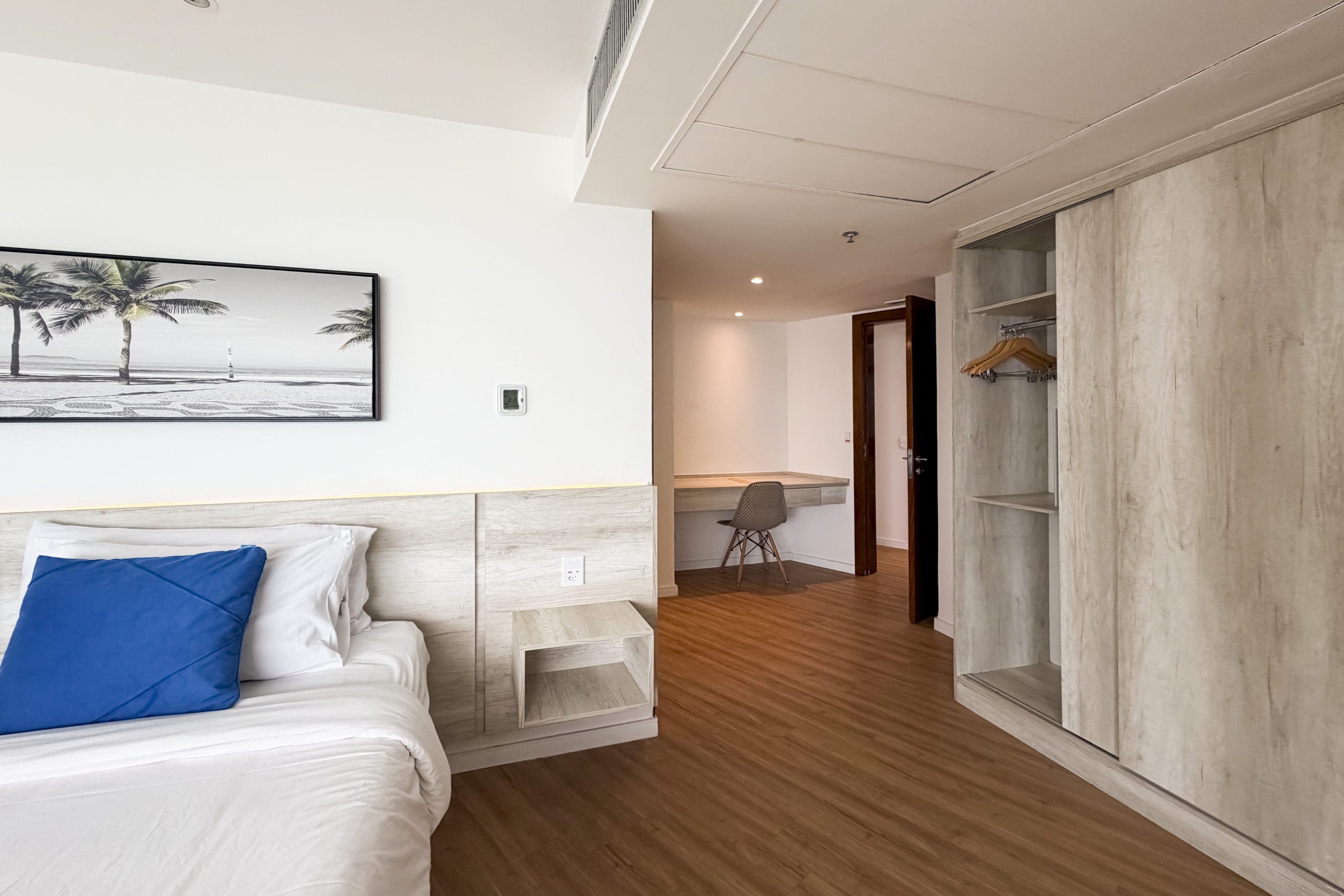 Guest room at the Wyndham Rio Barra in Rio de Janeiro, Other than US/Canada