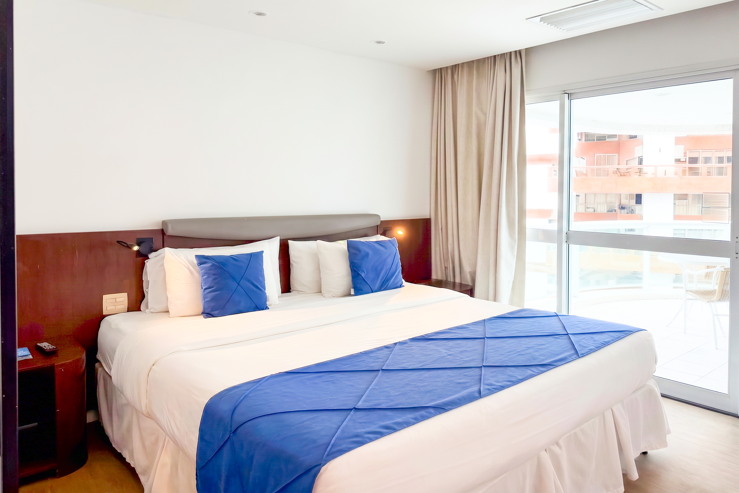 Guest room at the Wyndham Rio Barra in Rio de Janeiro, Other than US/Canada