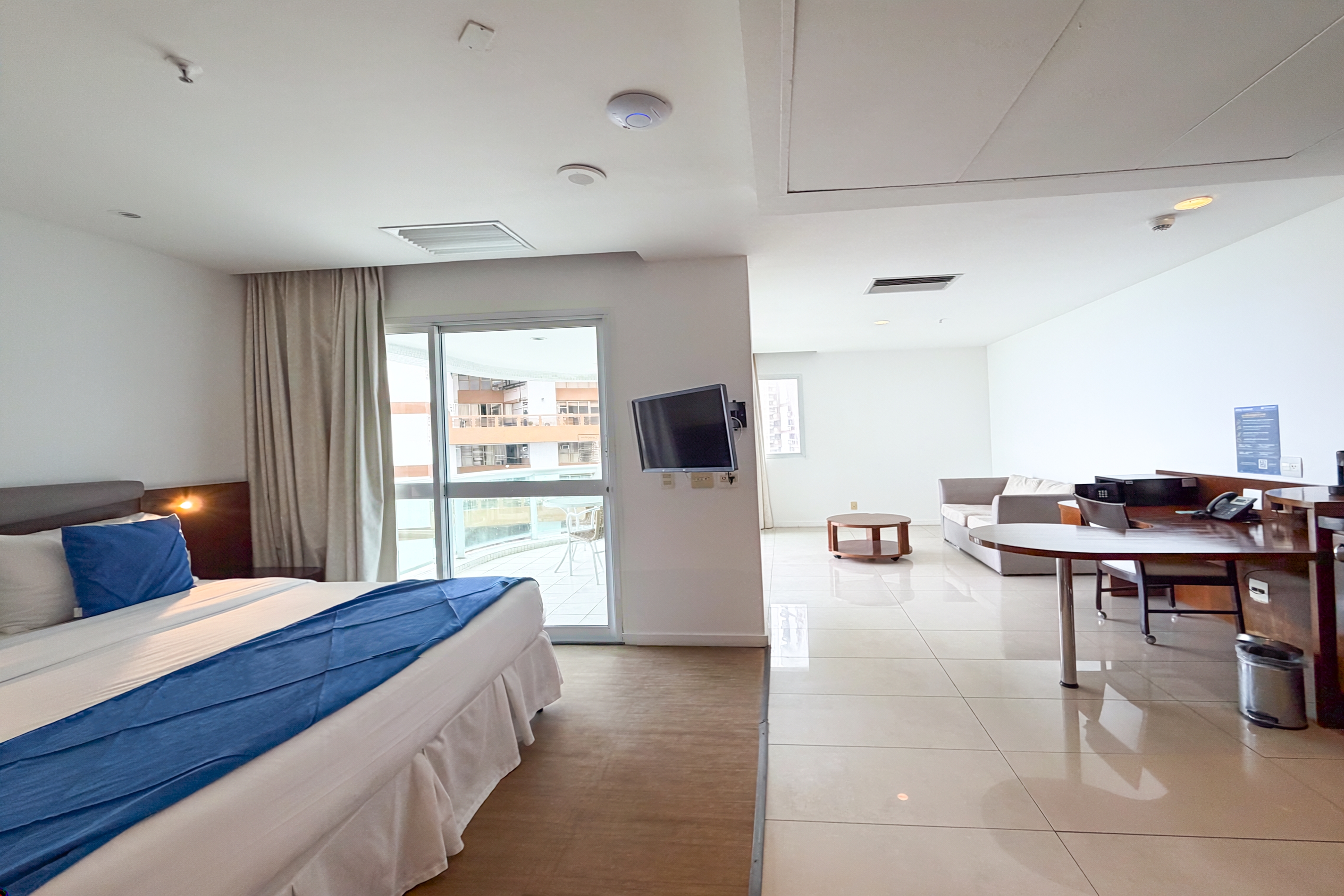 Guest room at the Wyndham Rio Barra in Rio de Janeiro, Other than US/Canada