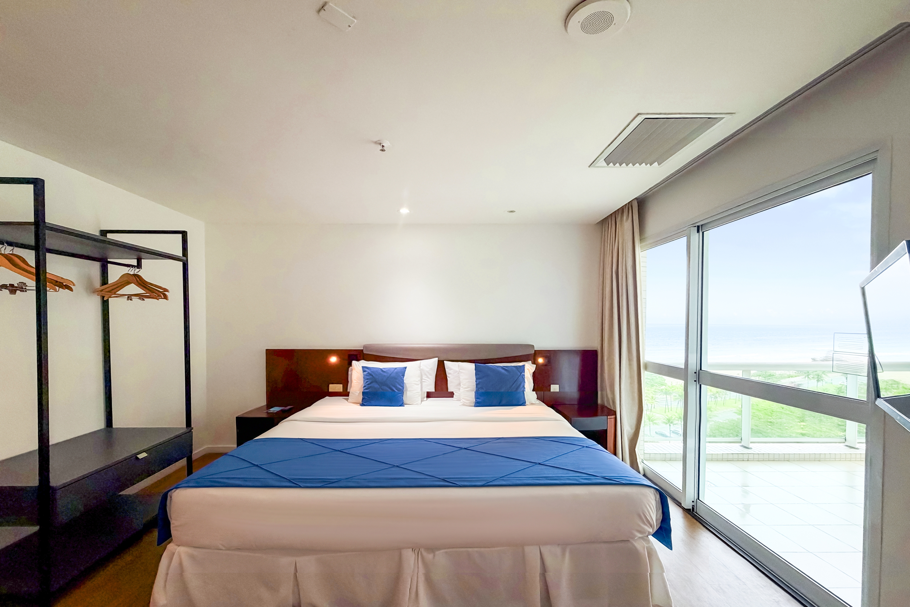 Guest room at the Wyndham Rio Barra in Rio de Janeiro, Other than US/Canada