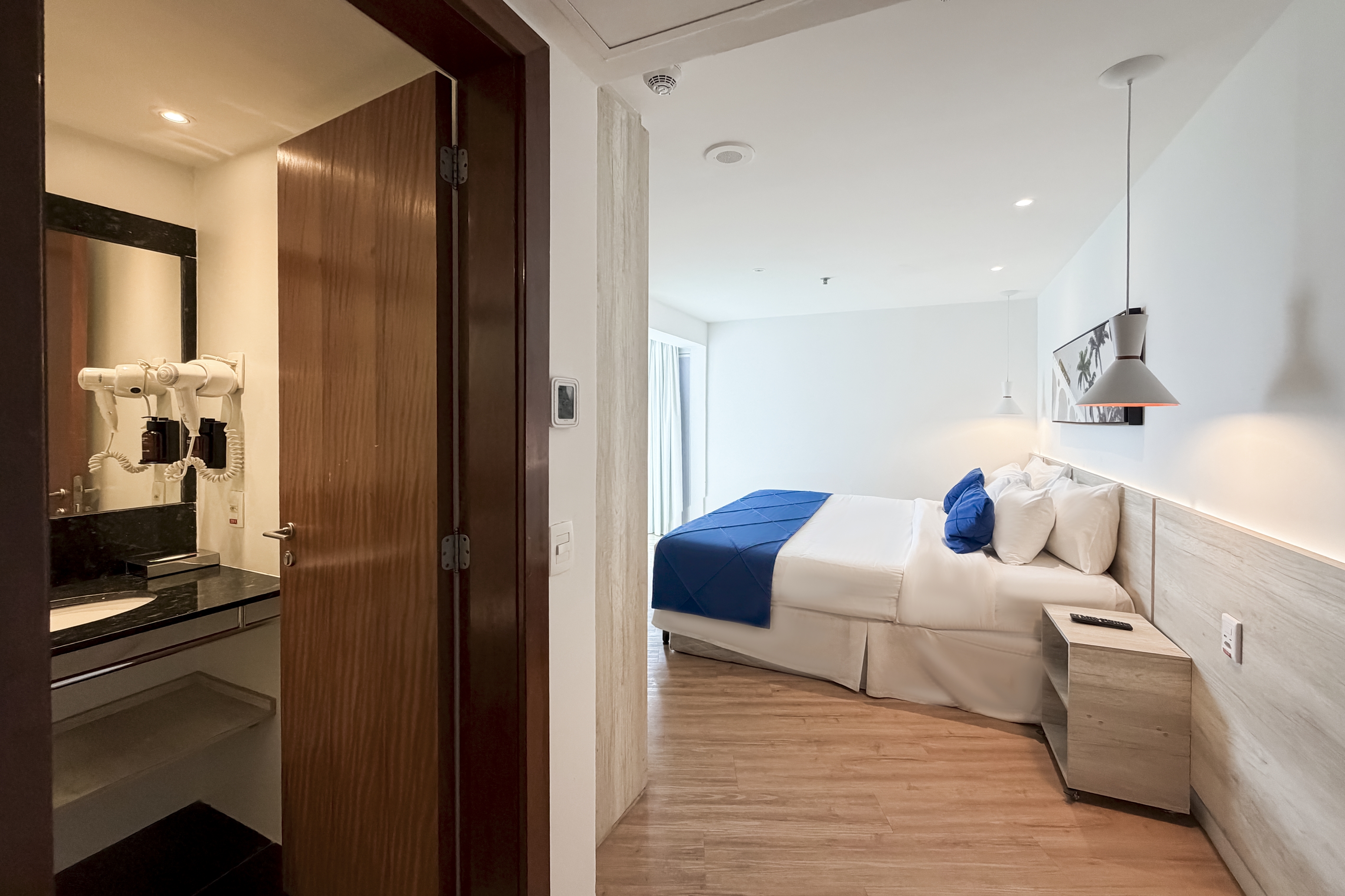 Guest room at the Wyndham Rio Barra in Rio de Janeiro, Other than US/Canada