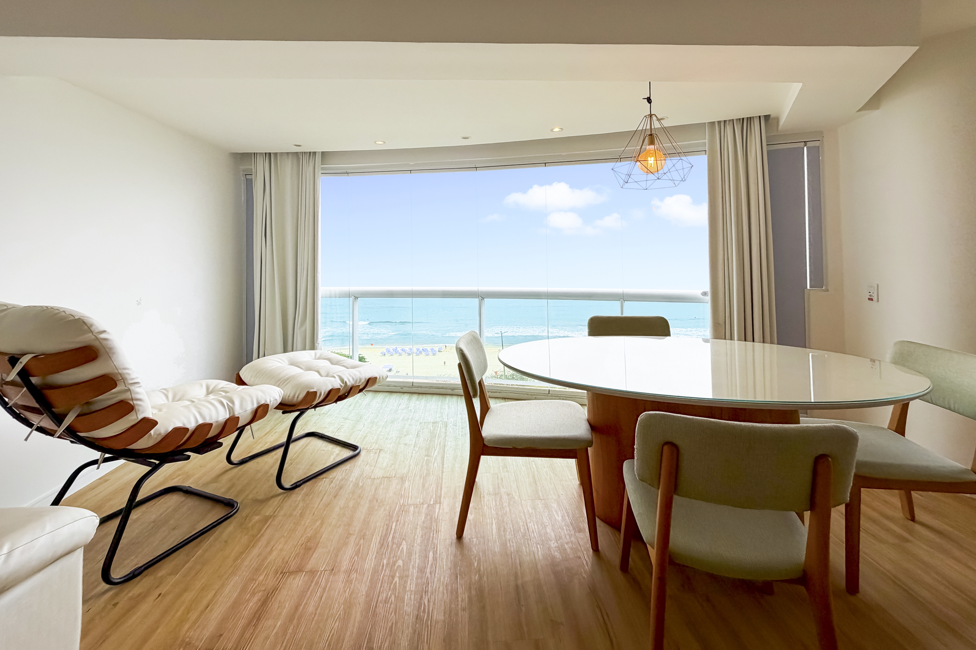 Guest room at the Wyndham Rio Barra in Rio de Janeiro, Other than US/Canada