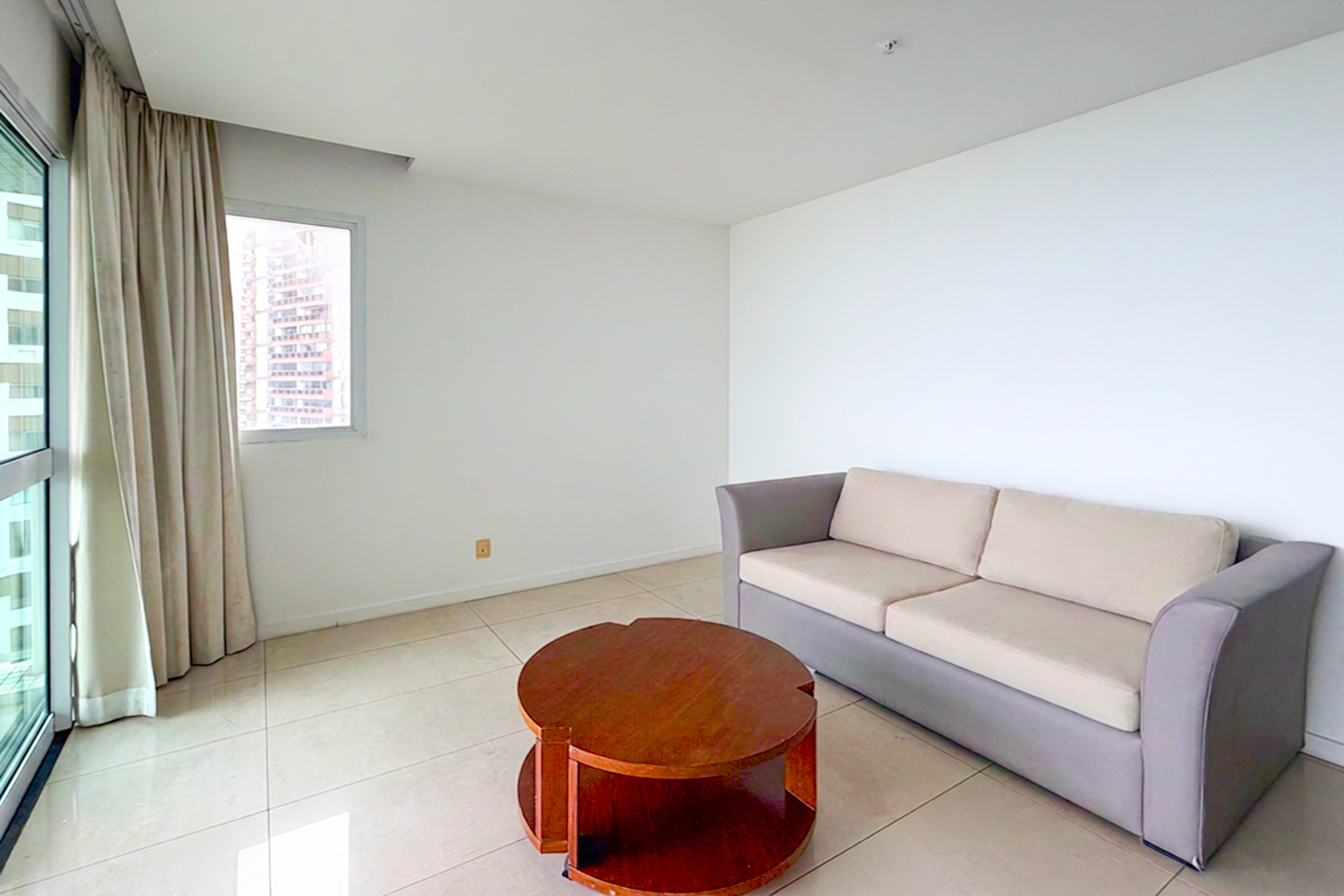 Guest room at the Wyndham Rio Barra in Rio de Janeiro, Other than US/Canada