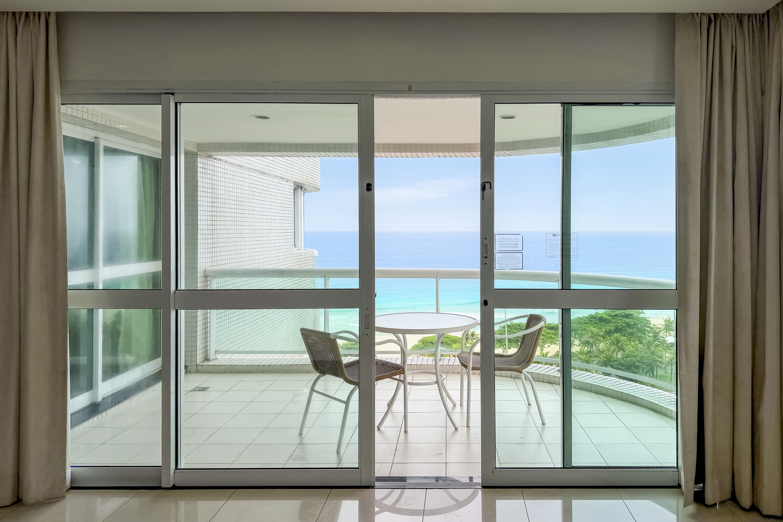 Guest room at the Wyndham Rio Barra in Rio de Janeiro, Other than US/Canada