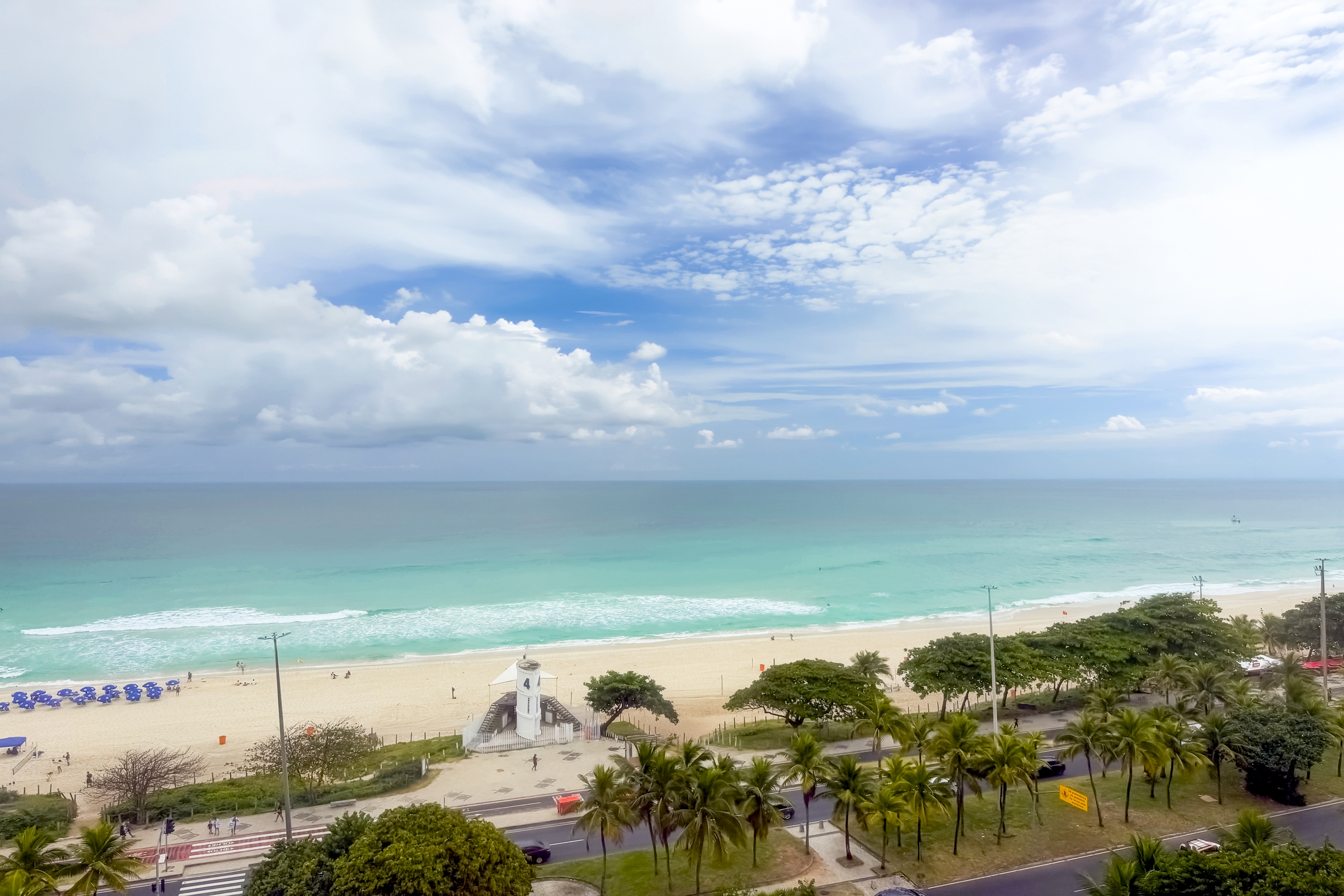 Guest room at the Wyndham Rio Barra in Rio de Janeiro, Other than US/Canada