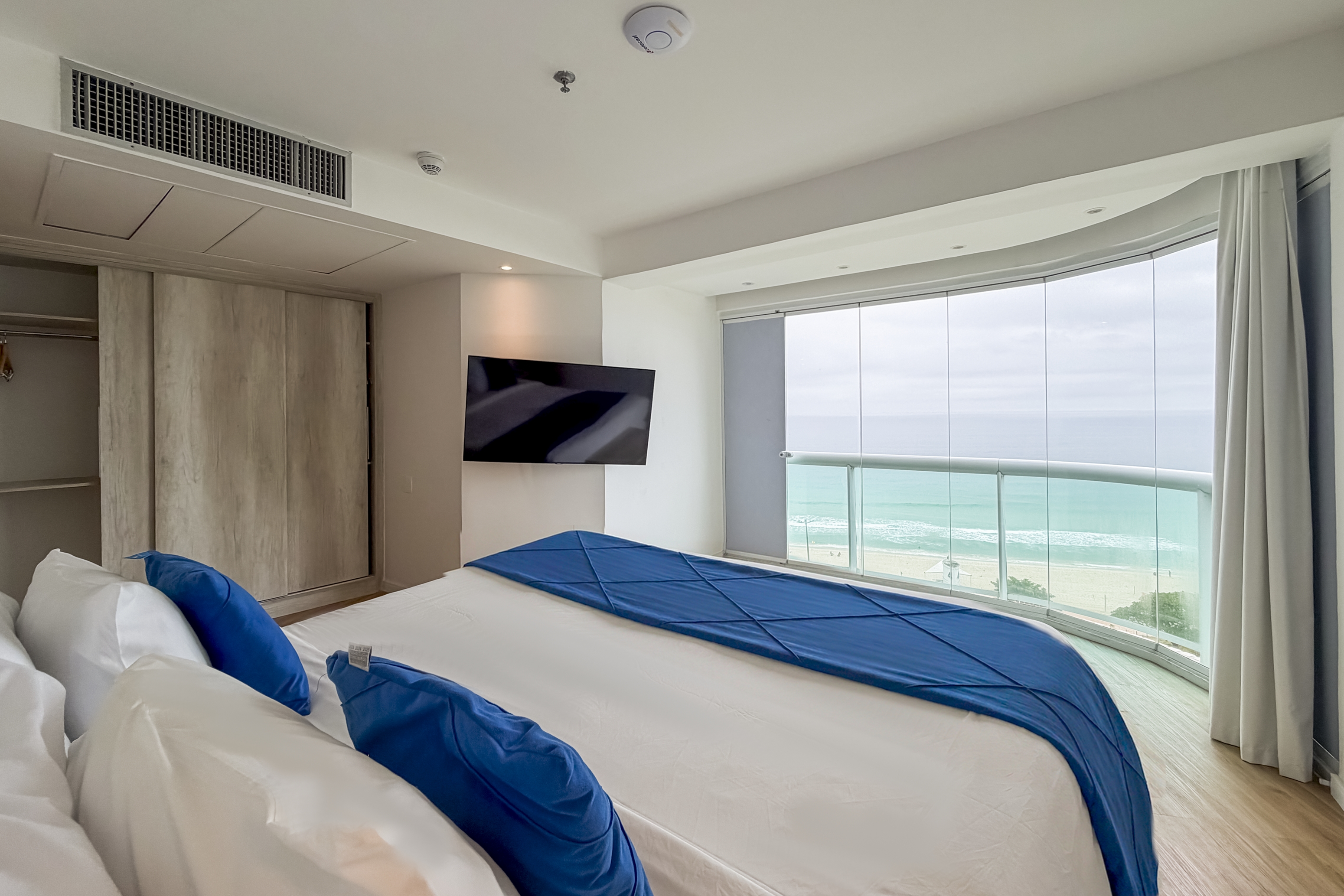 Guest room at the Wyndham Rio Barra in Rio de Janeiro, Other than US/Canada
