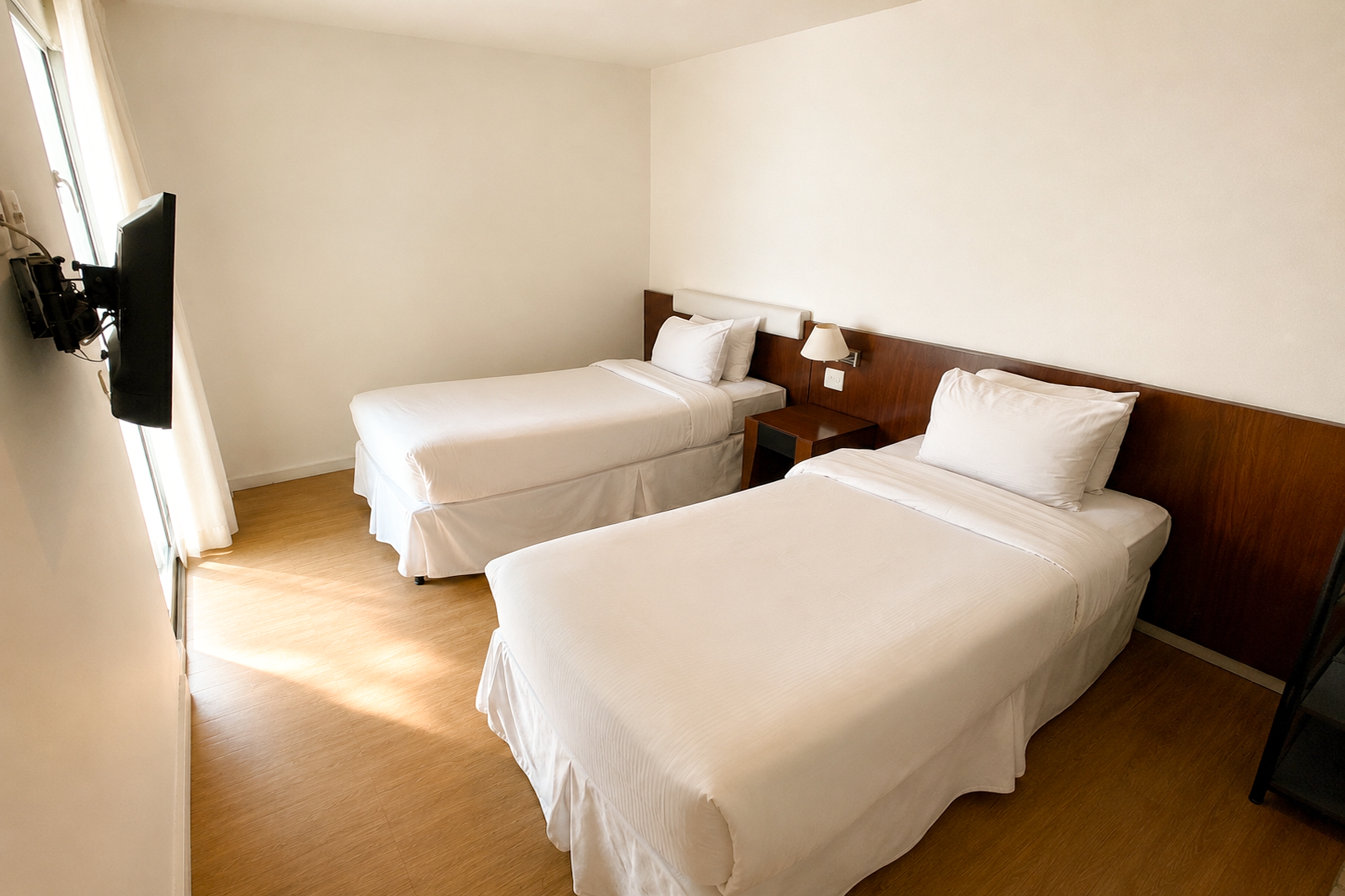Guest room at the Wyndham Rio Barra in Rio de Janeiro, Other than US/Canada