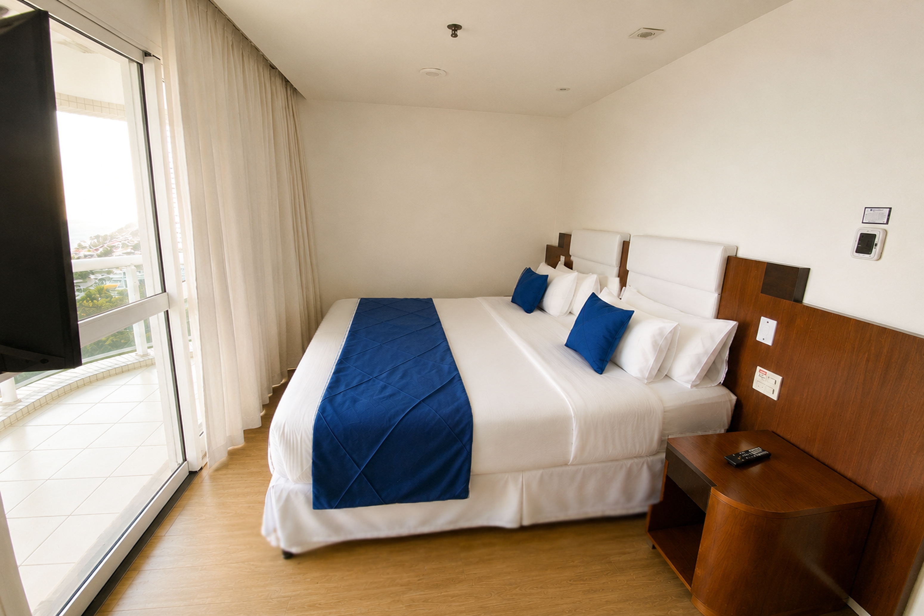 Guest room at the Wyndham Rio Barra in Rio de Janeiro, Other than US/Canada