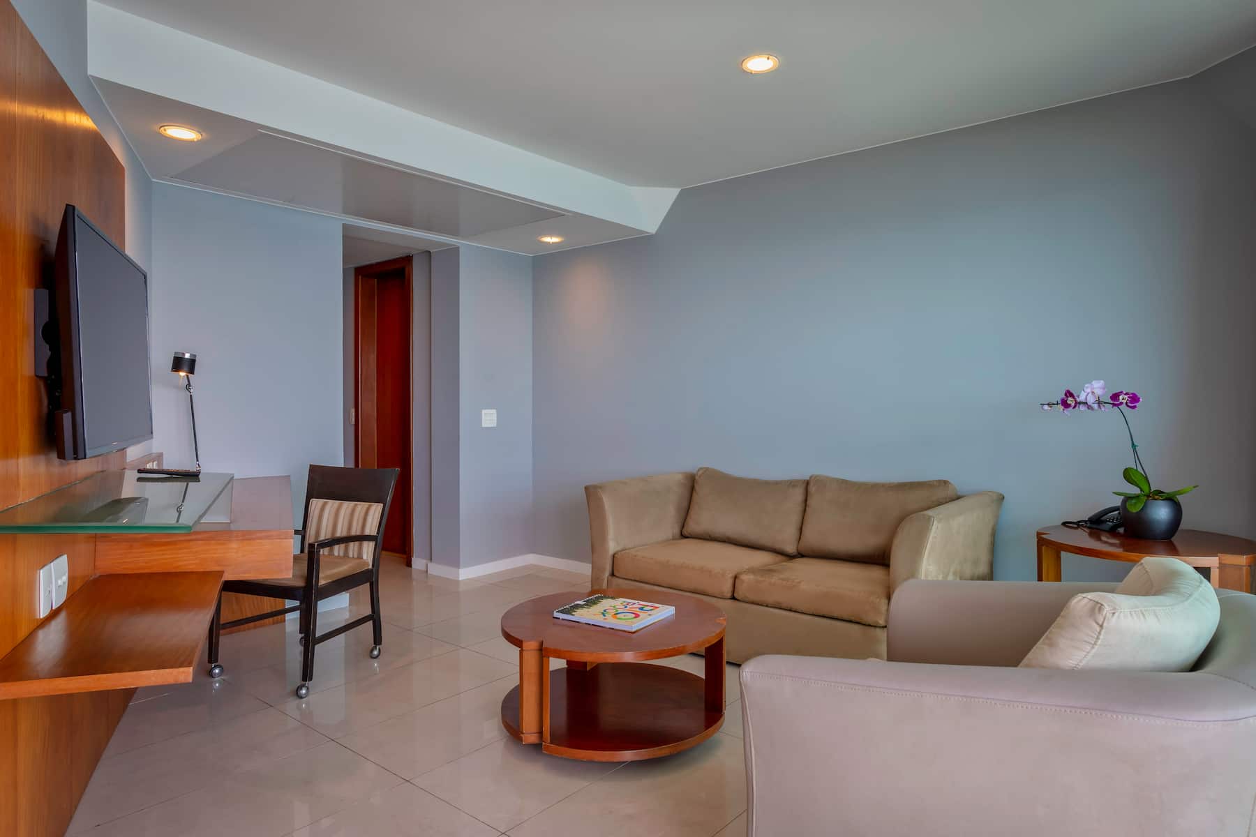 Guest room at the Wyndham Rio Barra in Rio de Janeiro, Other than US/Canada