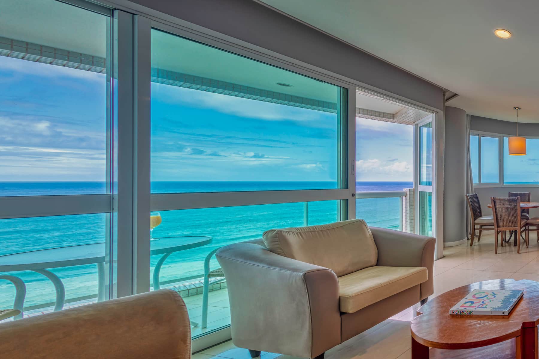 Guest room at the Wyndham Rio Barra in Rio de Janeiro, Other than US/Canada