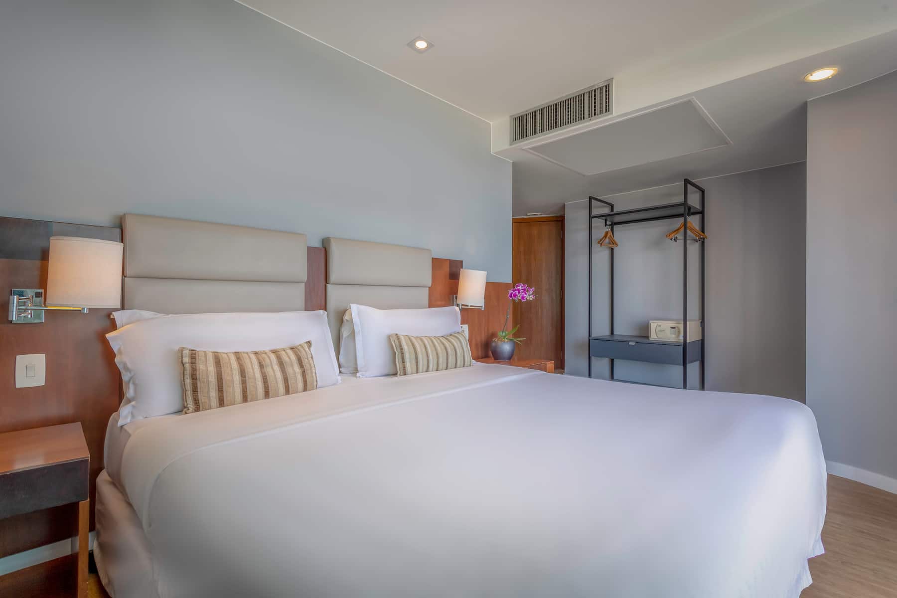 Guest room at the Wyndham Rio Barra in Rio de Janeiro, Other than US/Canada