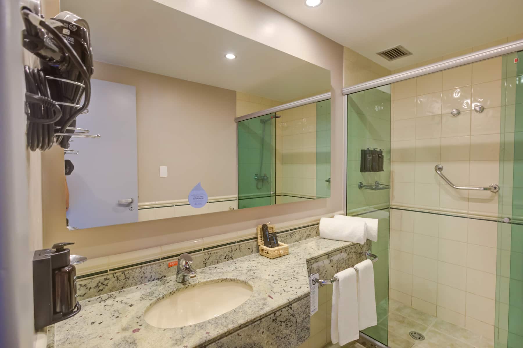 Guest room bath at the Wyndham Sao Paulo Berrini in Sao Paulo, Other than US/Canada