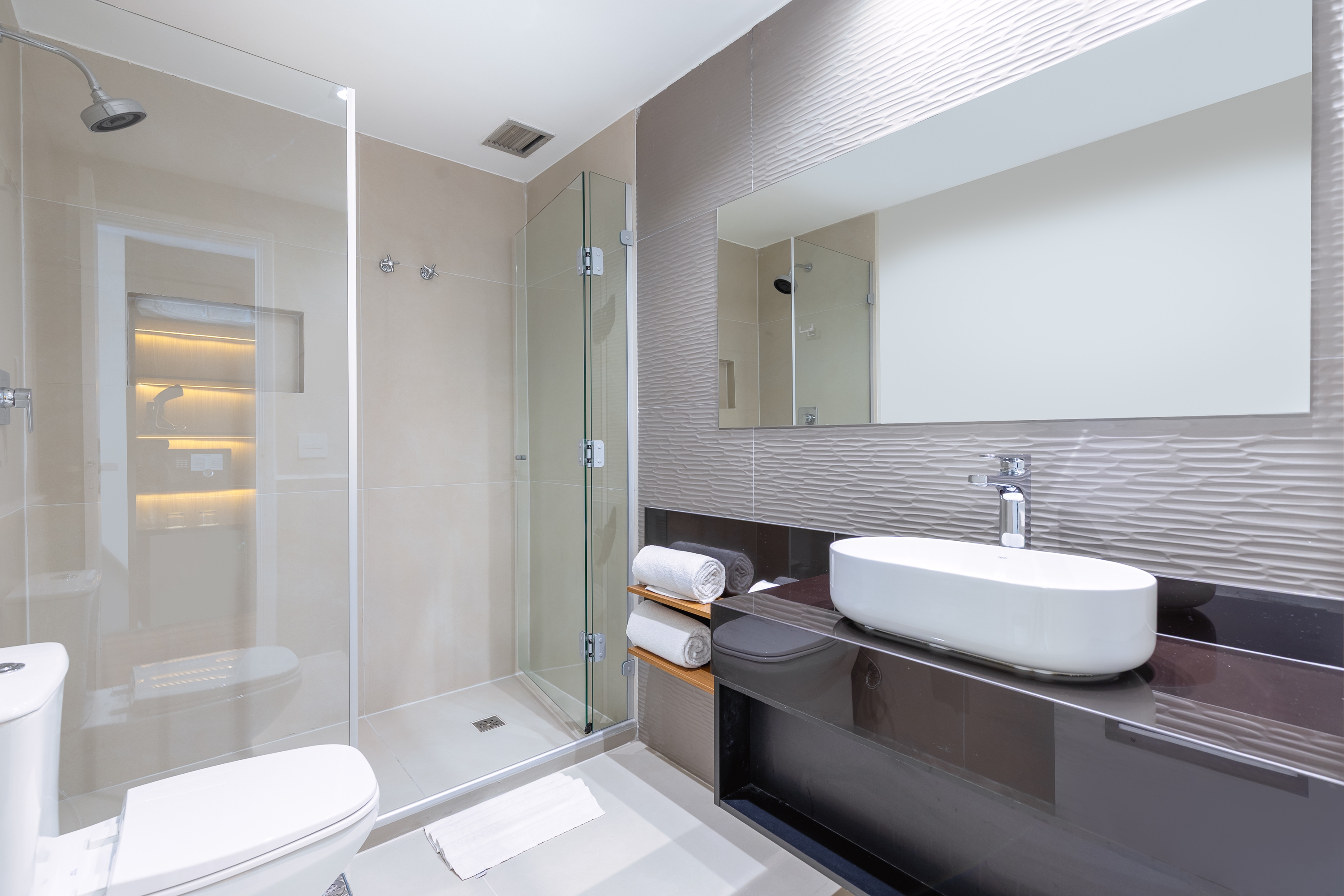 Guest room bath at the Wyndham Sao Paulo Berrini in Sao Paulo, Other than US/Canada