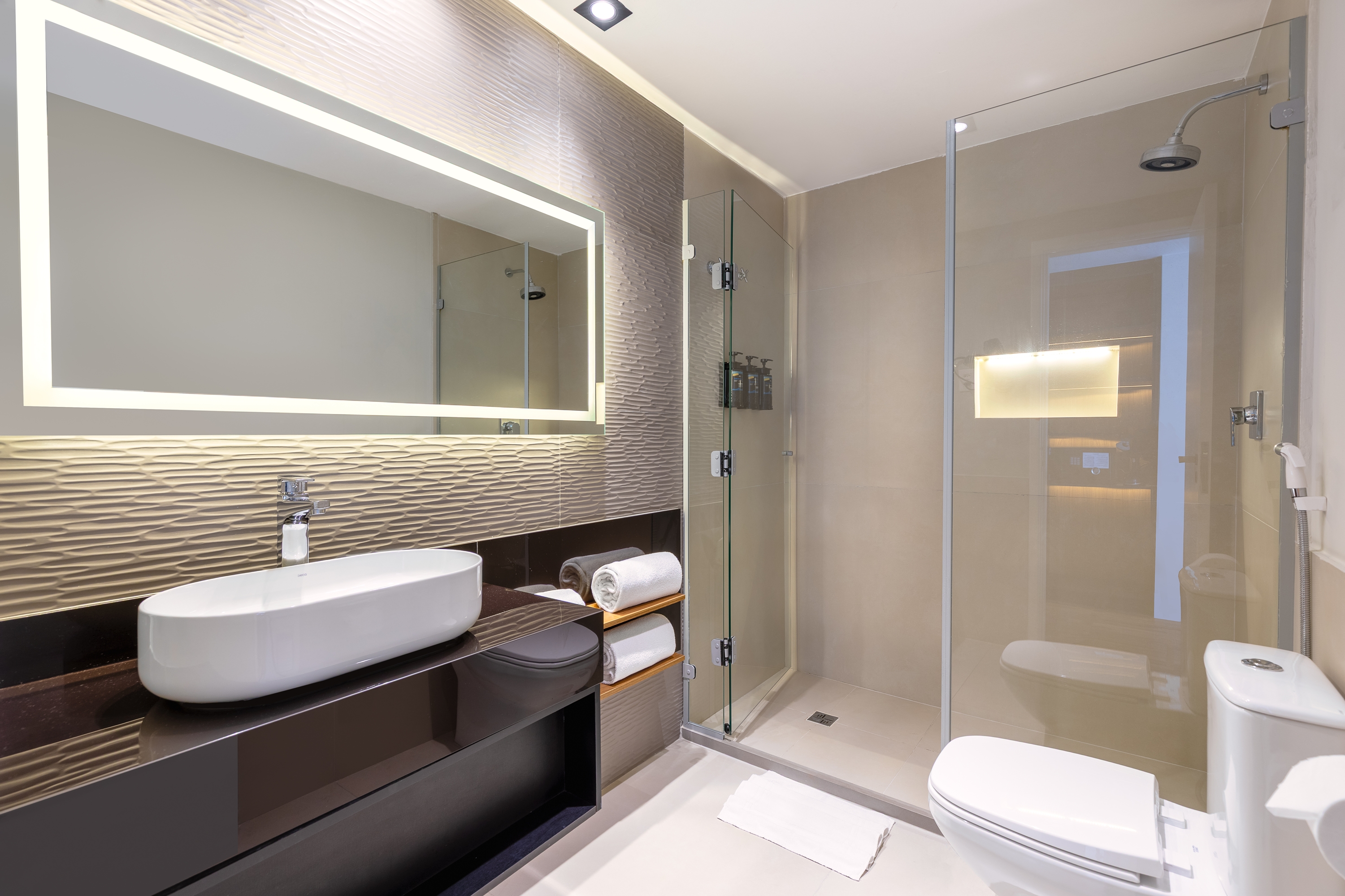 Guest room bath at the Wyndham Sao Paulo Berrini in Sao Paulo, Other than US/Canada