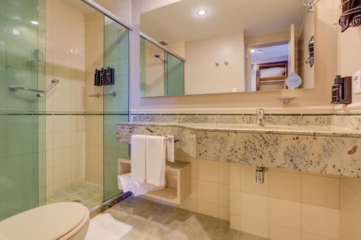 Guest room bath at the Wyndham Sao Paulo Berrini in Sao Paulo, Other than US/Canada