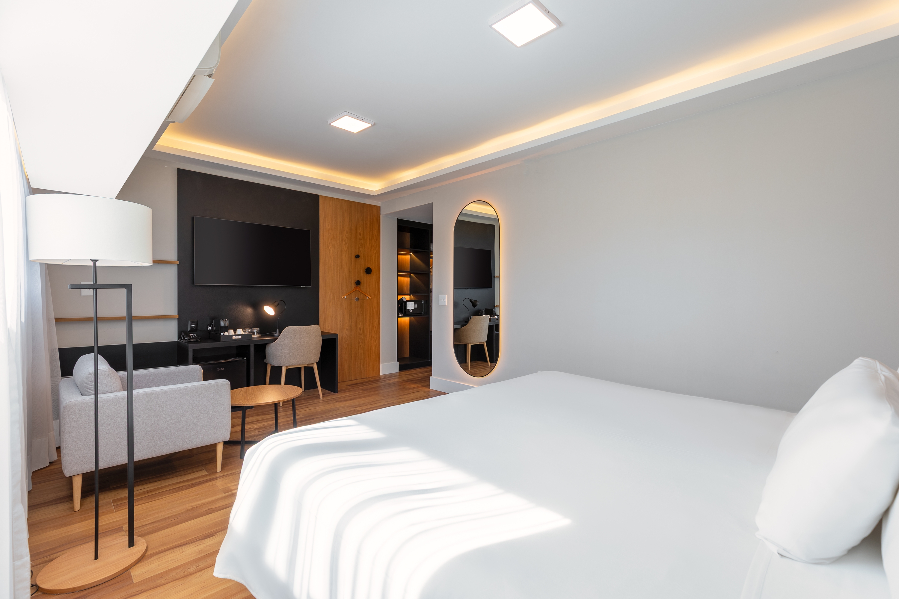 Guest room at the Wyndham Sao Paulo Berrini in Sao Paulo, Other than US/Canada