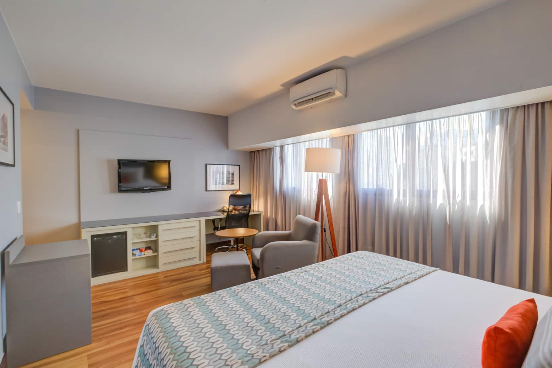 Guest room at the Wyndham Sao Paulo Berrini in Sao Paulo, Other than US/Canada