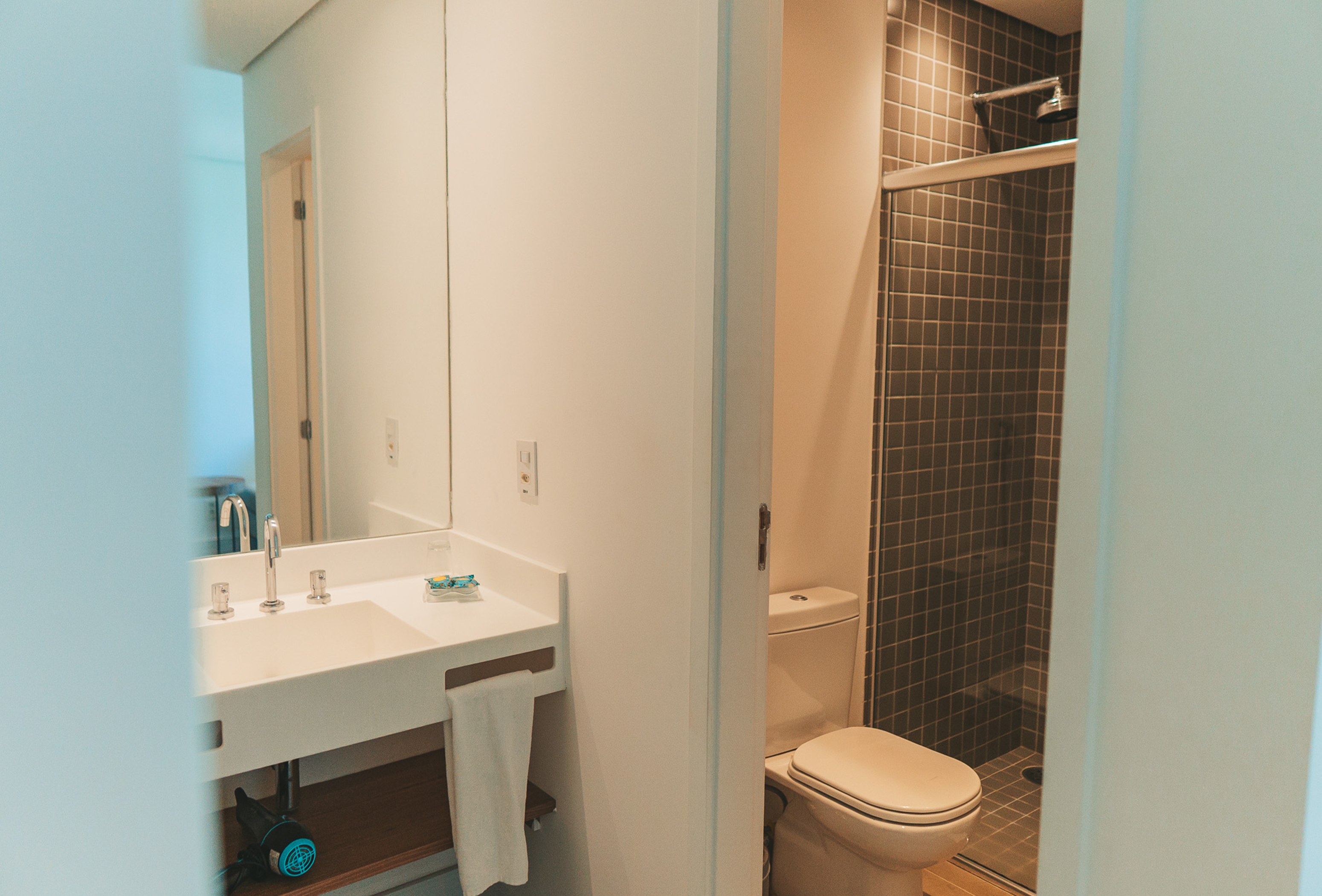 Guest room bath at the Wyndham Ilhabela Casa Di Sirena in Ilhabela, Other than US/Canada