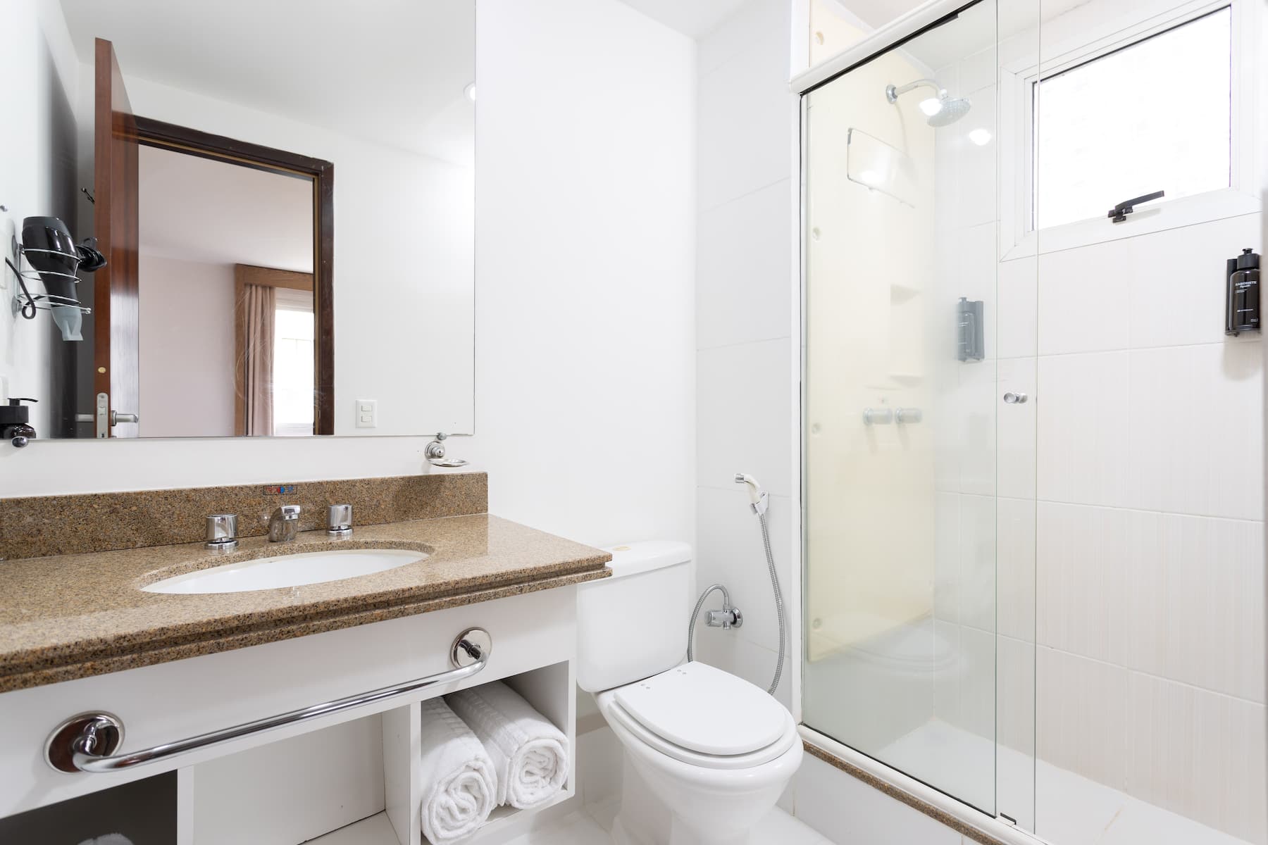 Guest room bath at the Wyndham Sao Paulo Paulista in Sao Paulo, Other than US/Canada