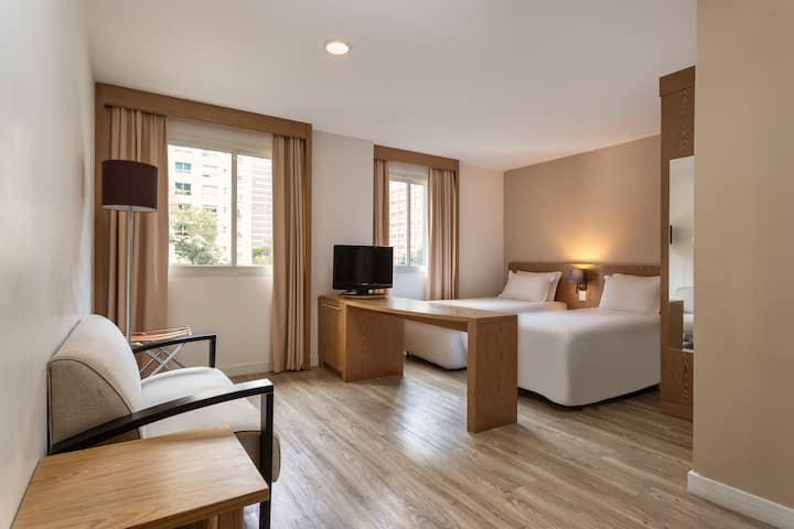 Guest room at the Wyndham Sao Paulo Paulista in Sao Paulo, Other than US/Canada