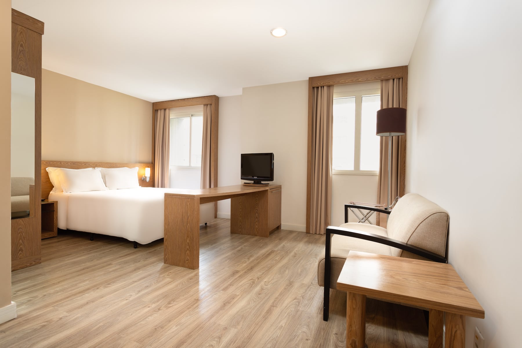 Guest room at the Wyndham Sao Paulo Paulista in Sao Paulo, Other than US/Canada