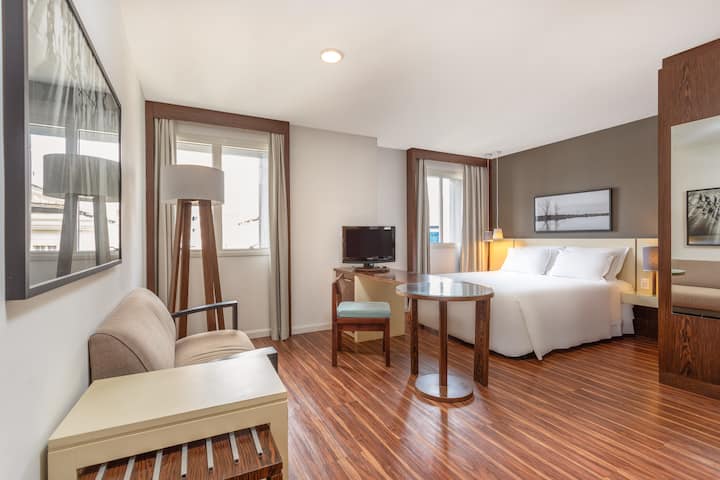 Guest room at the Wyndham Sao Paulo Paulista in Sao Paulo, Other than US/Canada