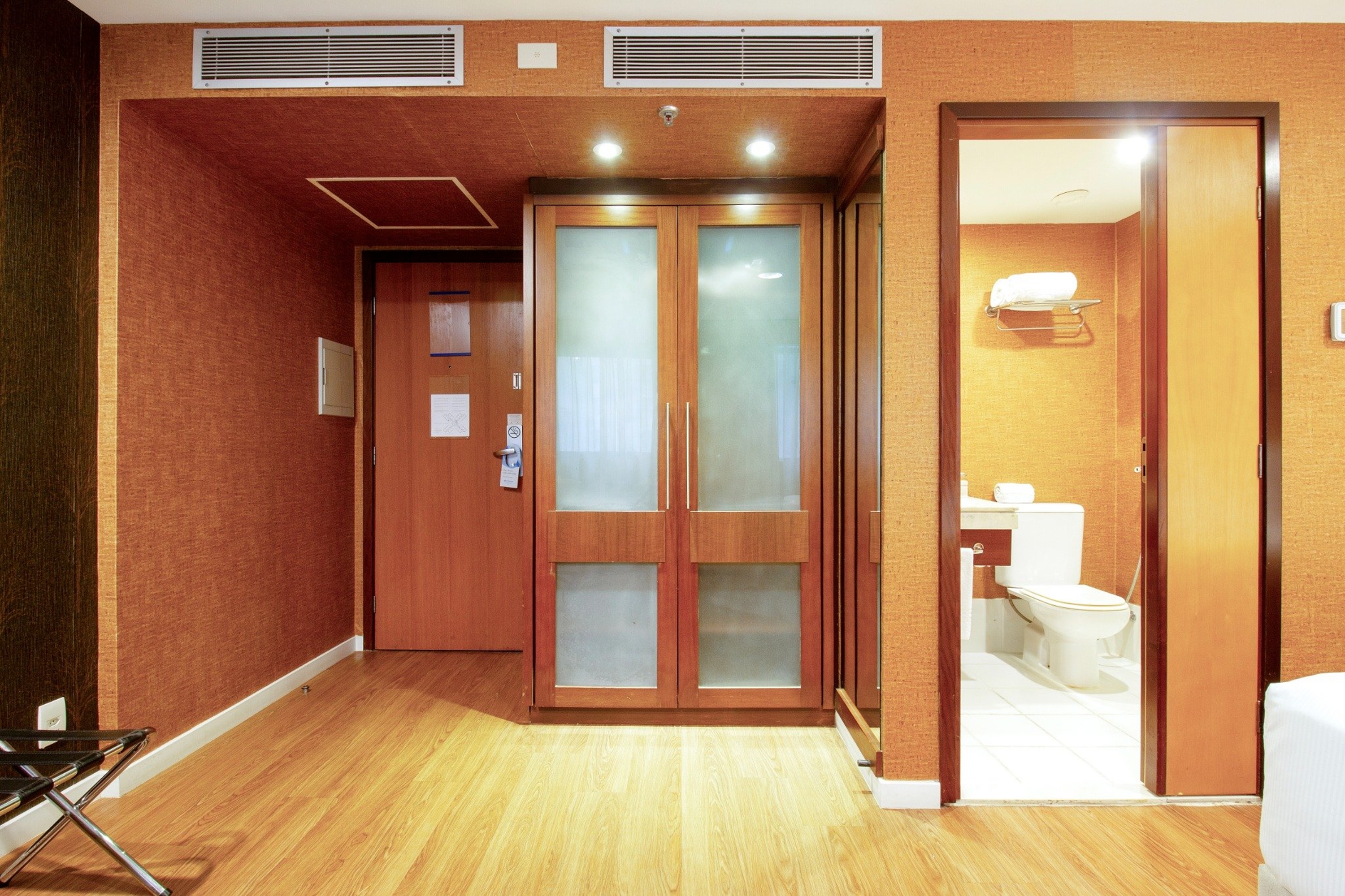 Guest room bath at the Wyndham Sao Paulo Ibirapuera Convention Plaza Hotel in Sao Paulo, Other than US/Canada