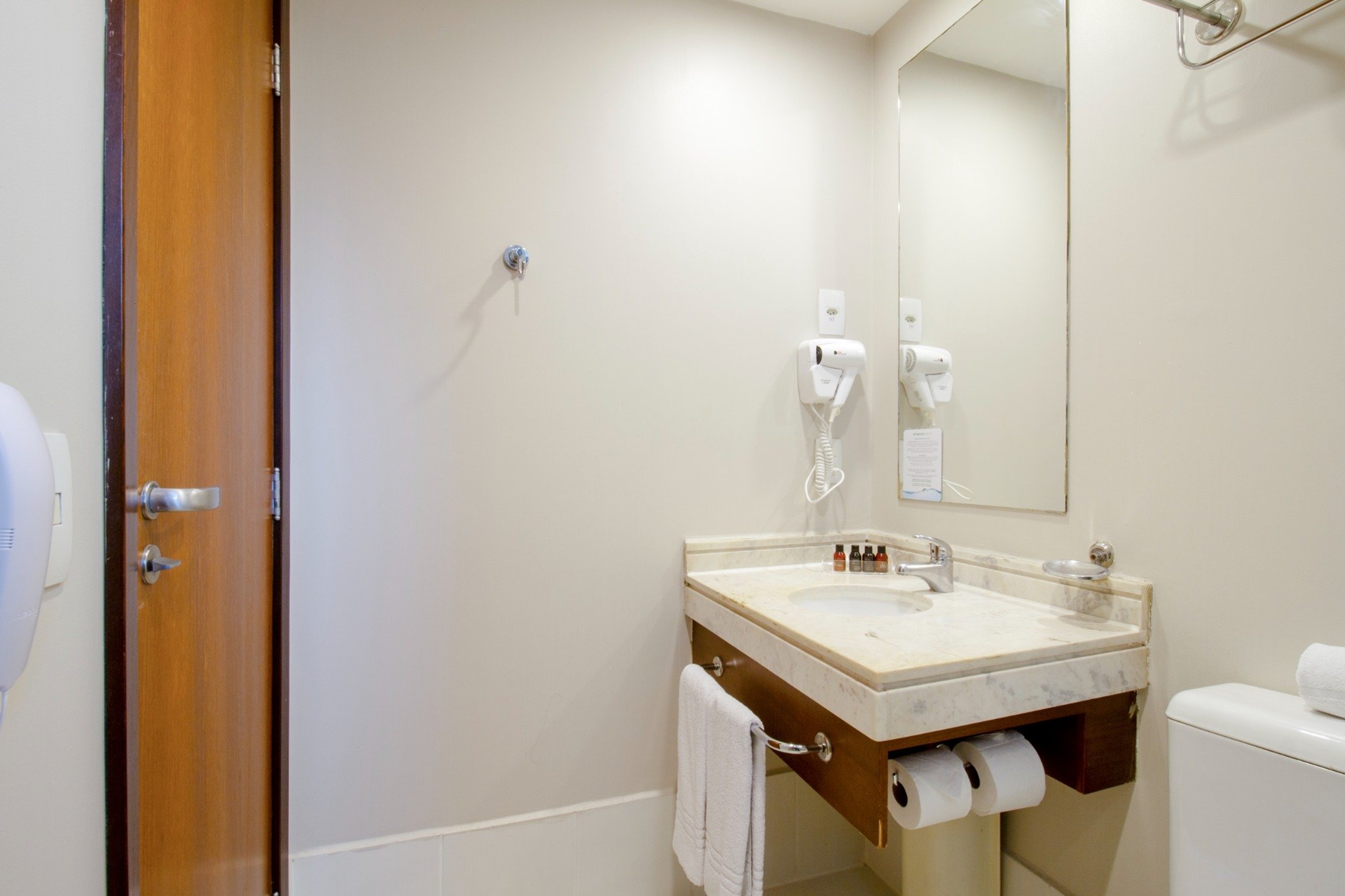 Guest room bath at the Wyndham Sao Paulo Ibirapuera Convention Plaza Hotel in Sao Paulo, Other than US/Canada