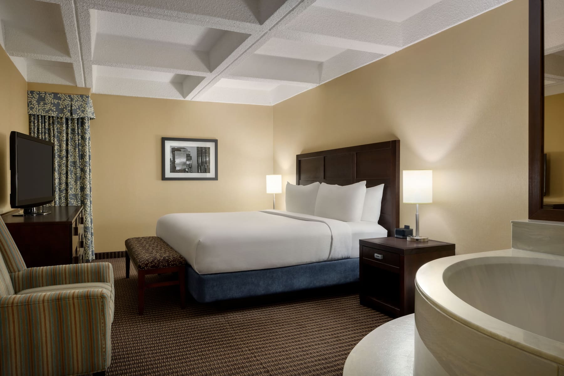 Wyndham Edmonton Hotel and Conference Centre hot tub suite in Edmonton, Alberta