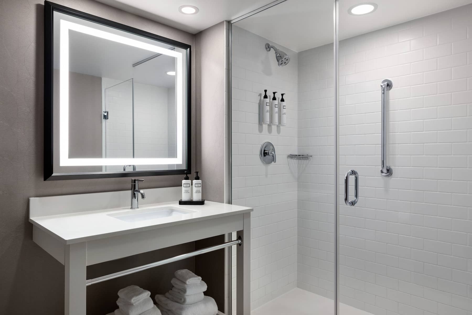 Guest room bath at the Wyndham Fallsview Hotel in Niagara Falls, Ontario