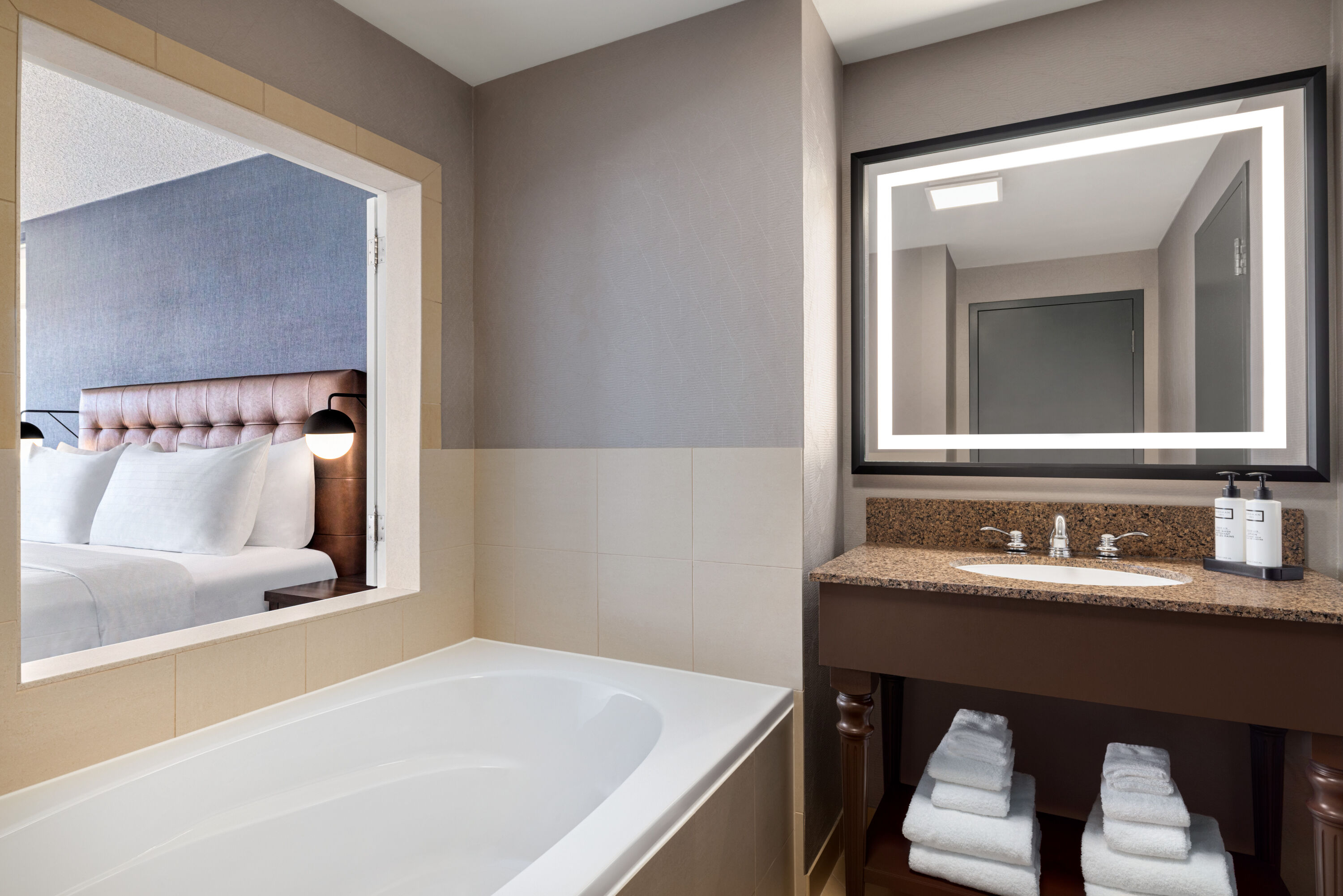 Guest room bath at the Wyndham Fallsview Hotel in Niagara Falls, Ontario