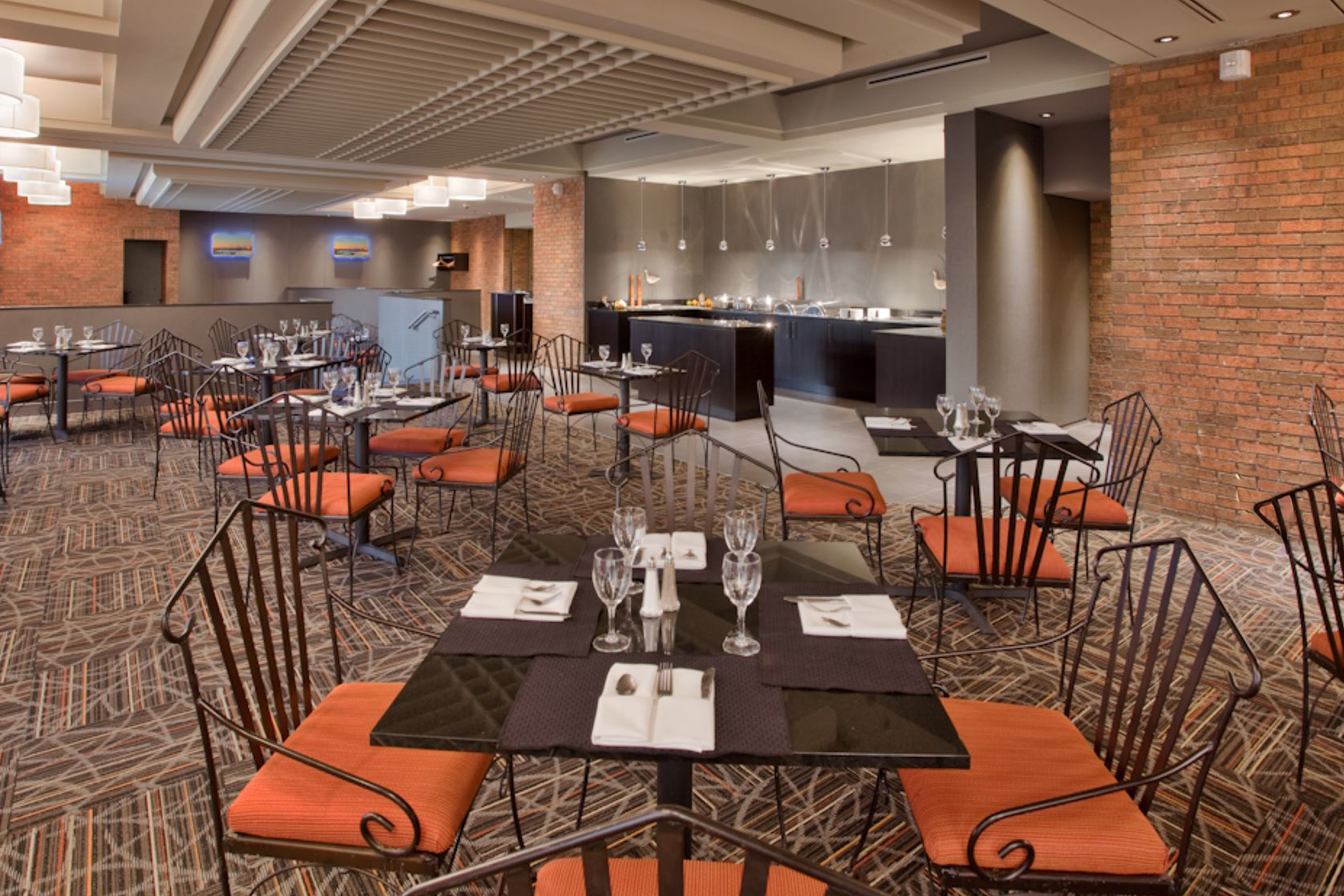 Wyndham Gatineau-Ottawa & Conference Centre restaurant breakfast area with seating in Quebec, Quebec