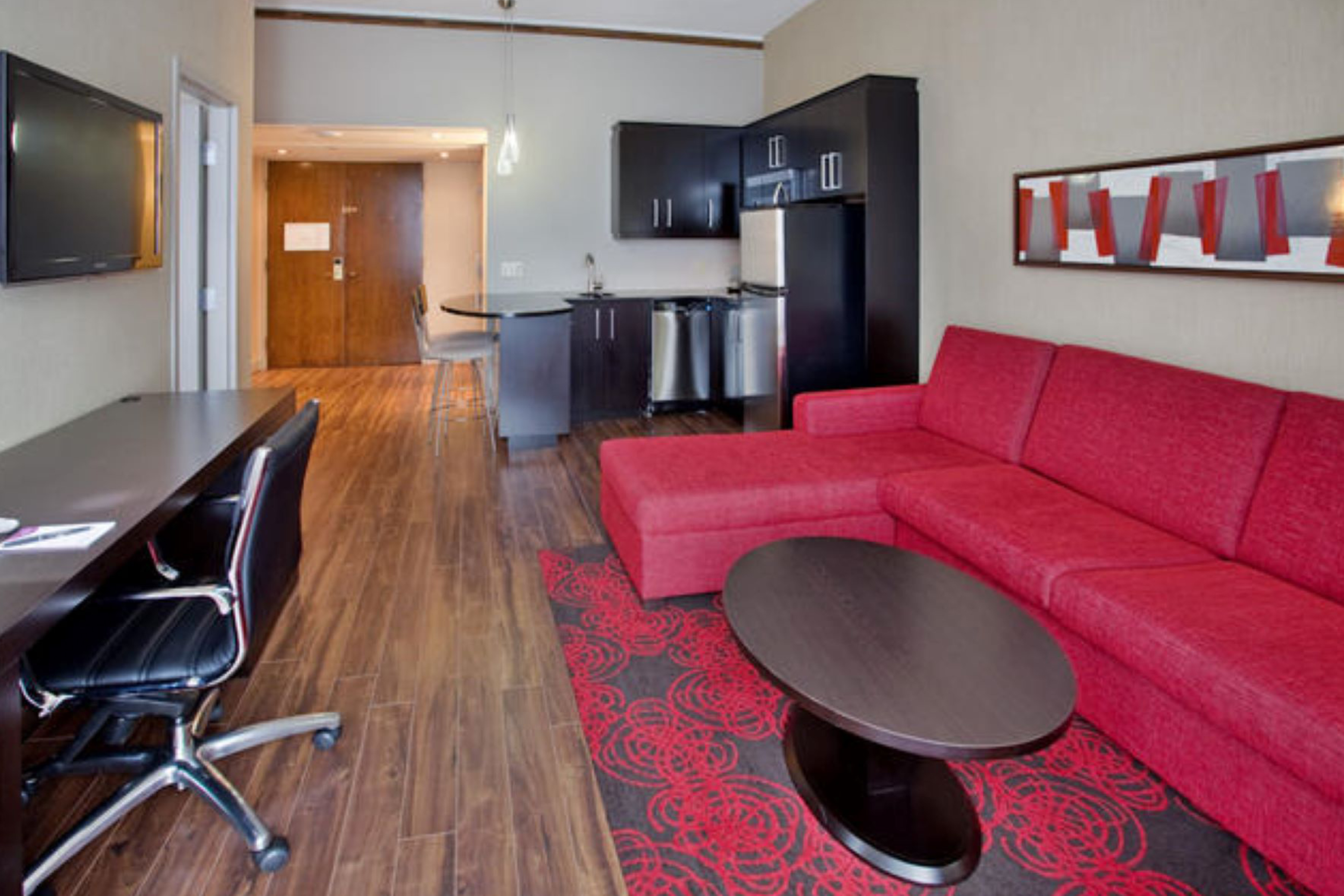 Guest room at the Wyndham Gatineau-Ottawa & Conference Centre in Quebec, Quebec
