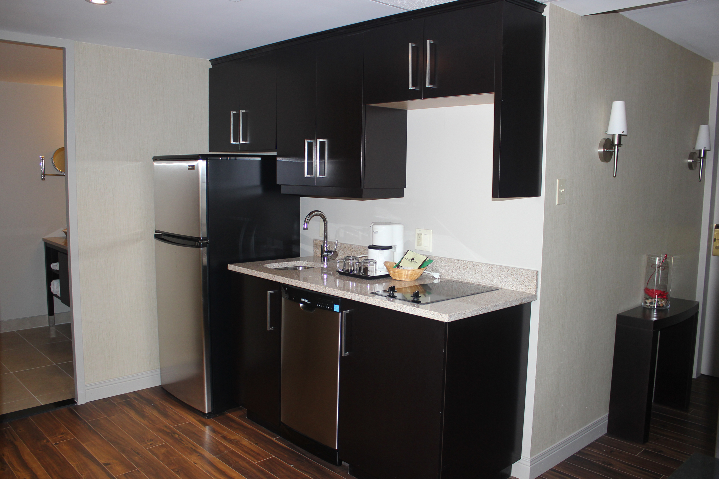 Guest room at the Wyndham Gatineau-Ottawa & Conference Centre in Quebec, Quebec