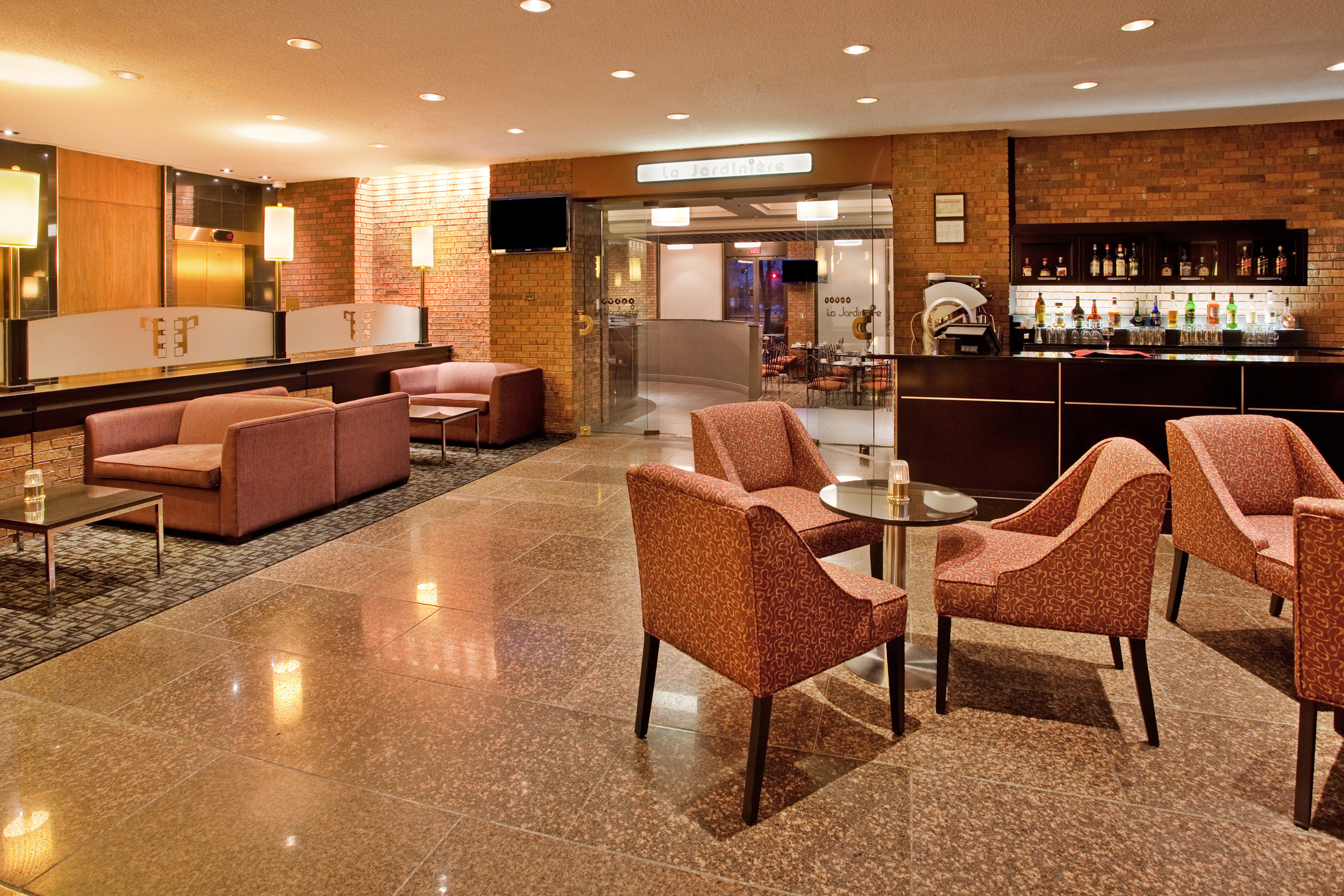 Bar at Wyndham Gatineau-Ottawa & Conference Centre in Quebec, Quebec