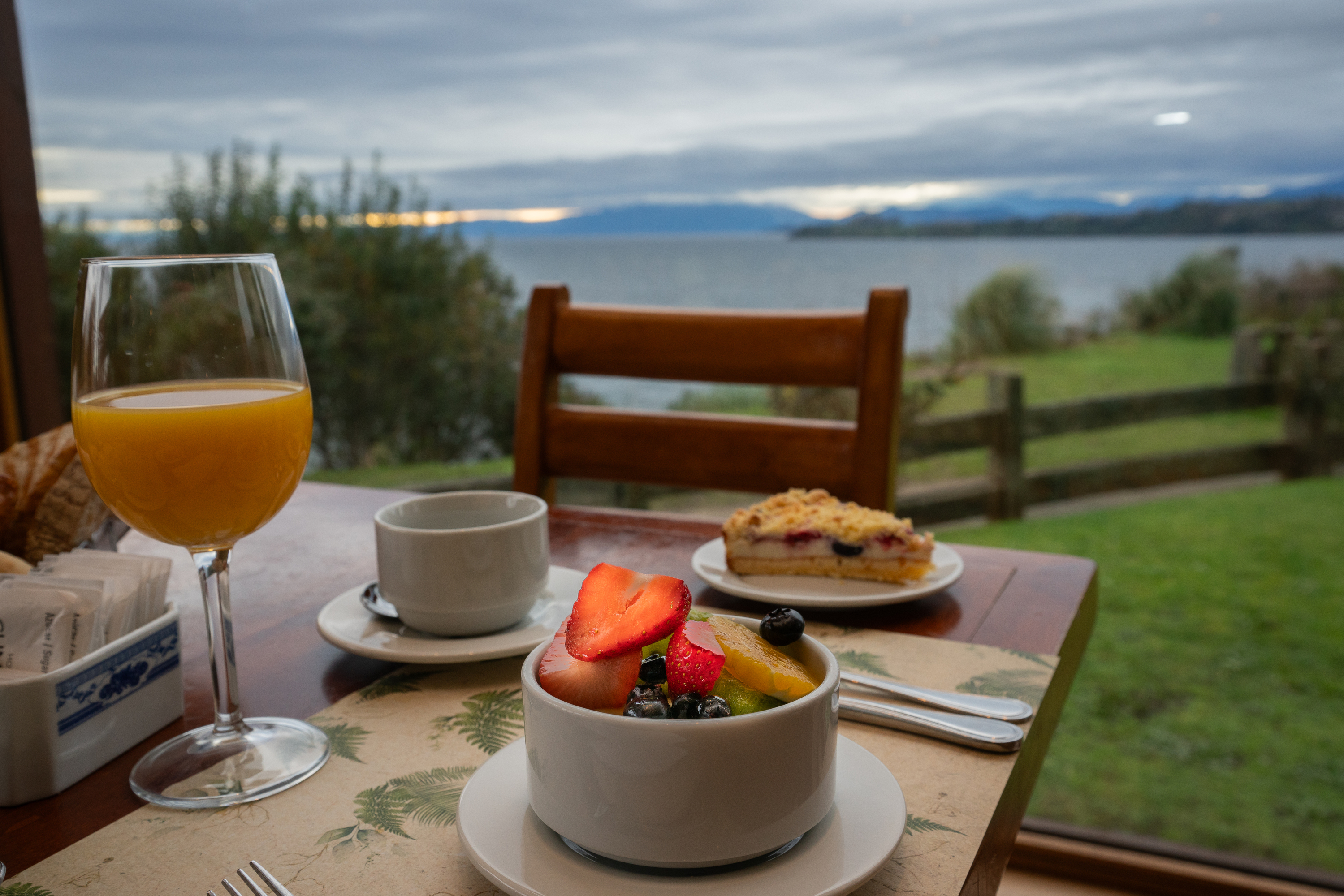 Wyndham Puerto Varas Pettra restaurant in Puerto Varas, Other than US/Canada