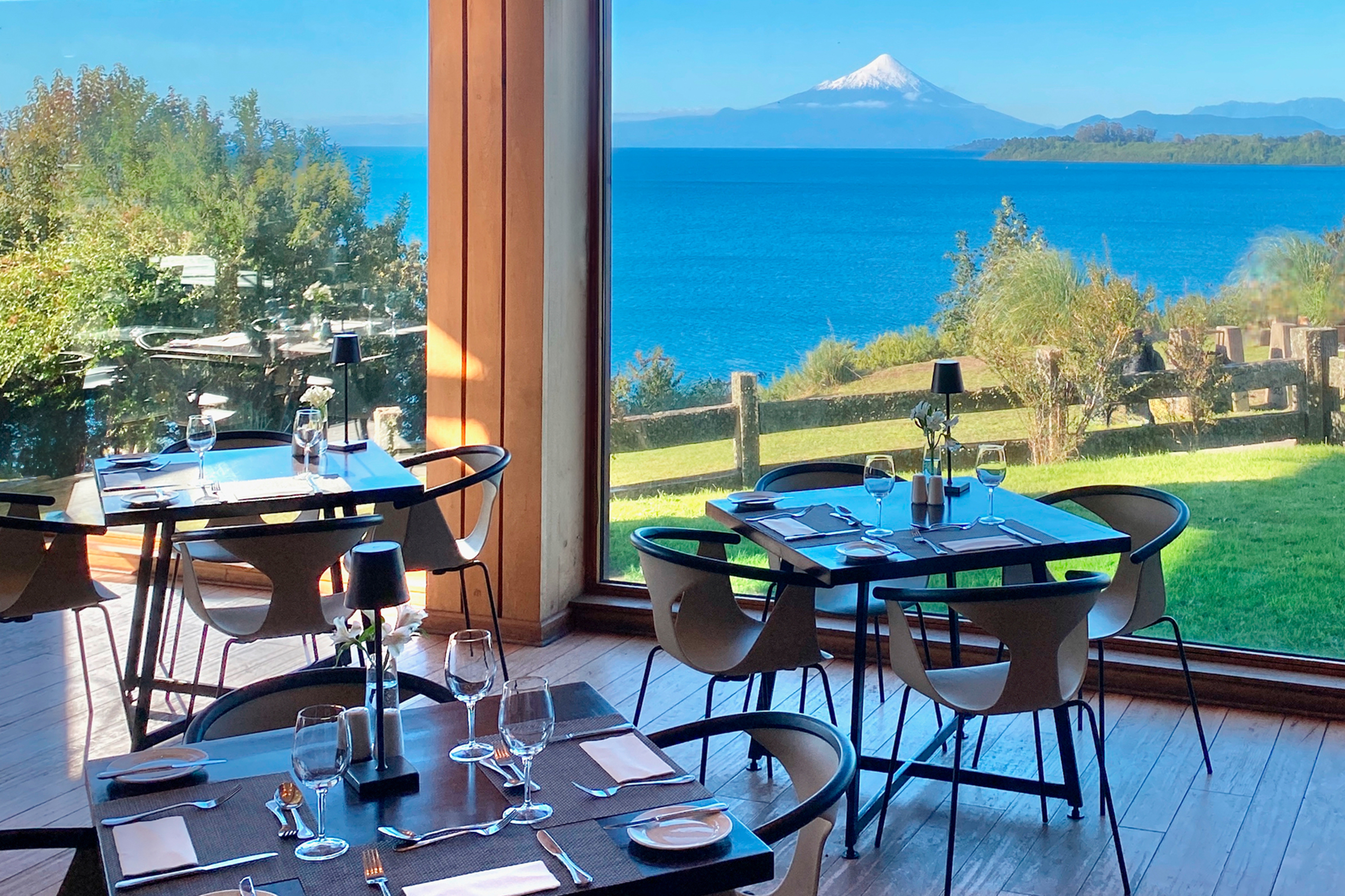 Wyndham Puerto Varas Pettra restaurant in Puerto Varas, Other than US/Canada