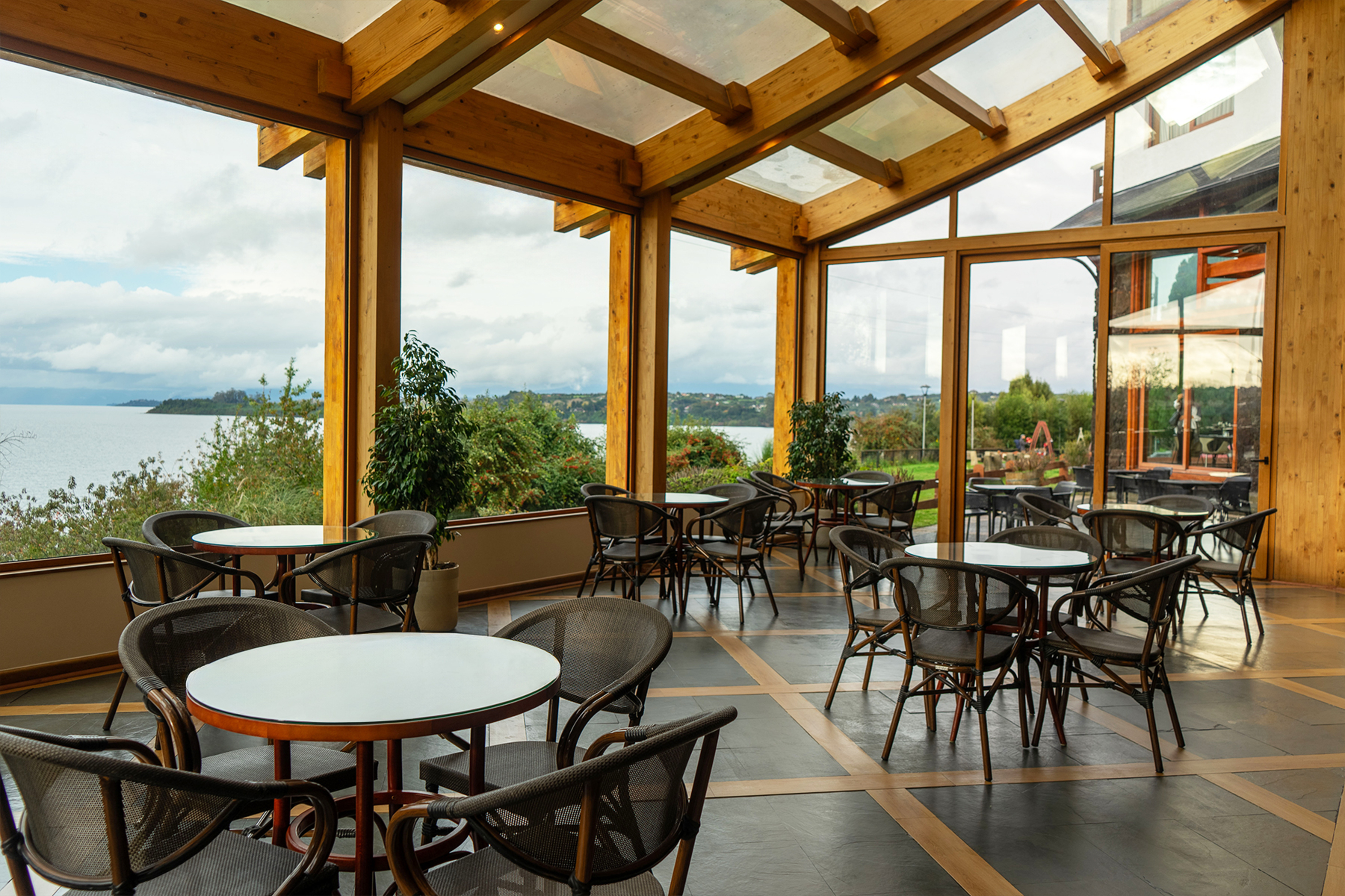 Wyndham Puerto Varas Pettra restaurant in Puerto Varas, Other than US/Canada