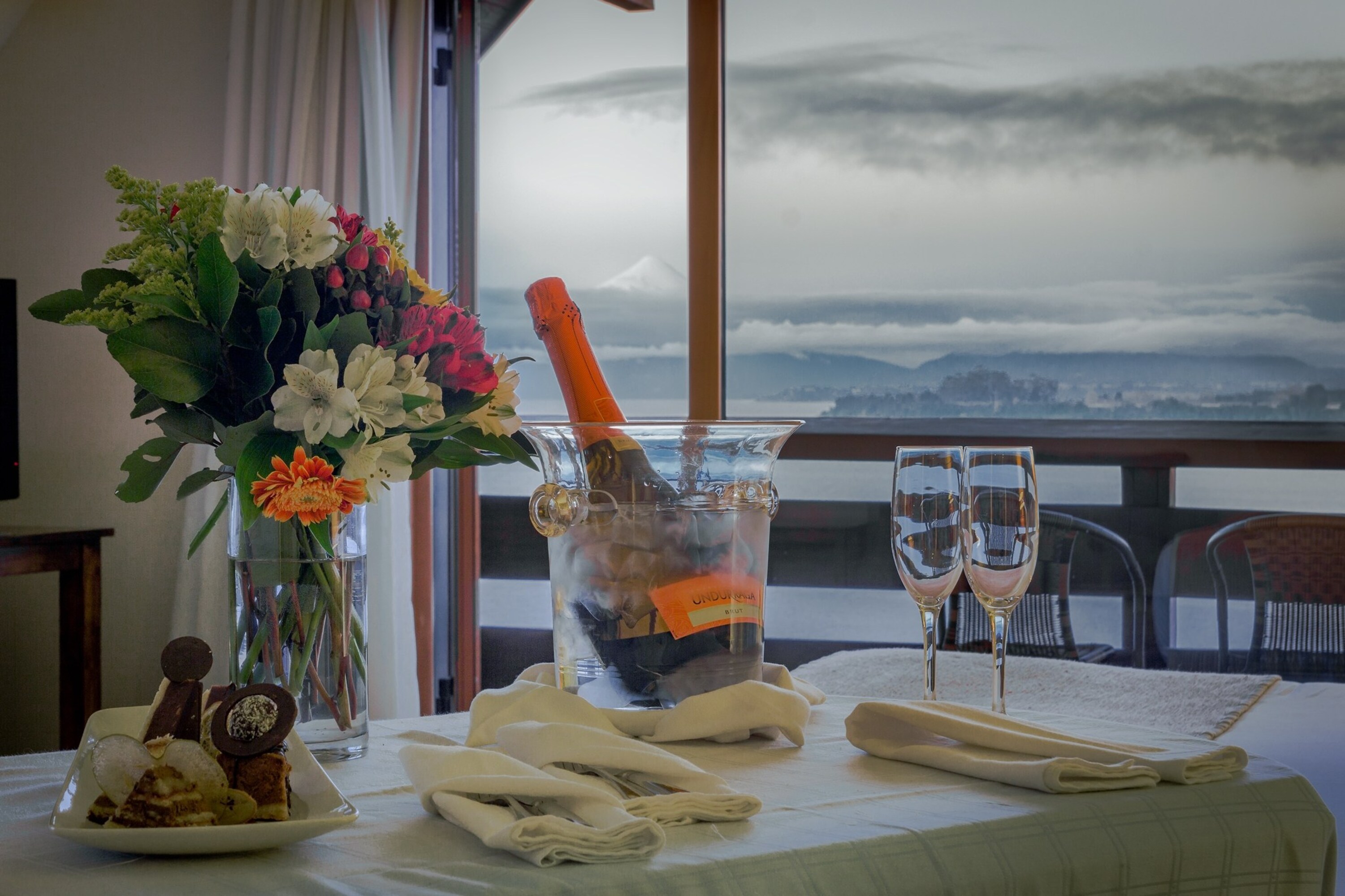 Wyndham Puerto Varas Pettra restaurant in Puerto Varas, Other than US/Canada