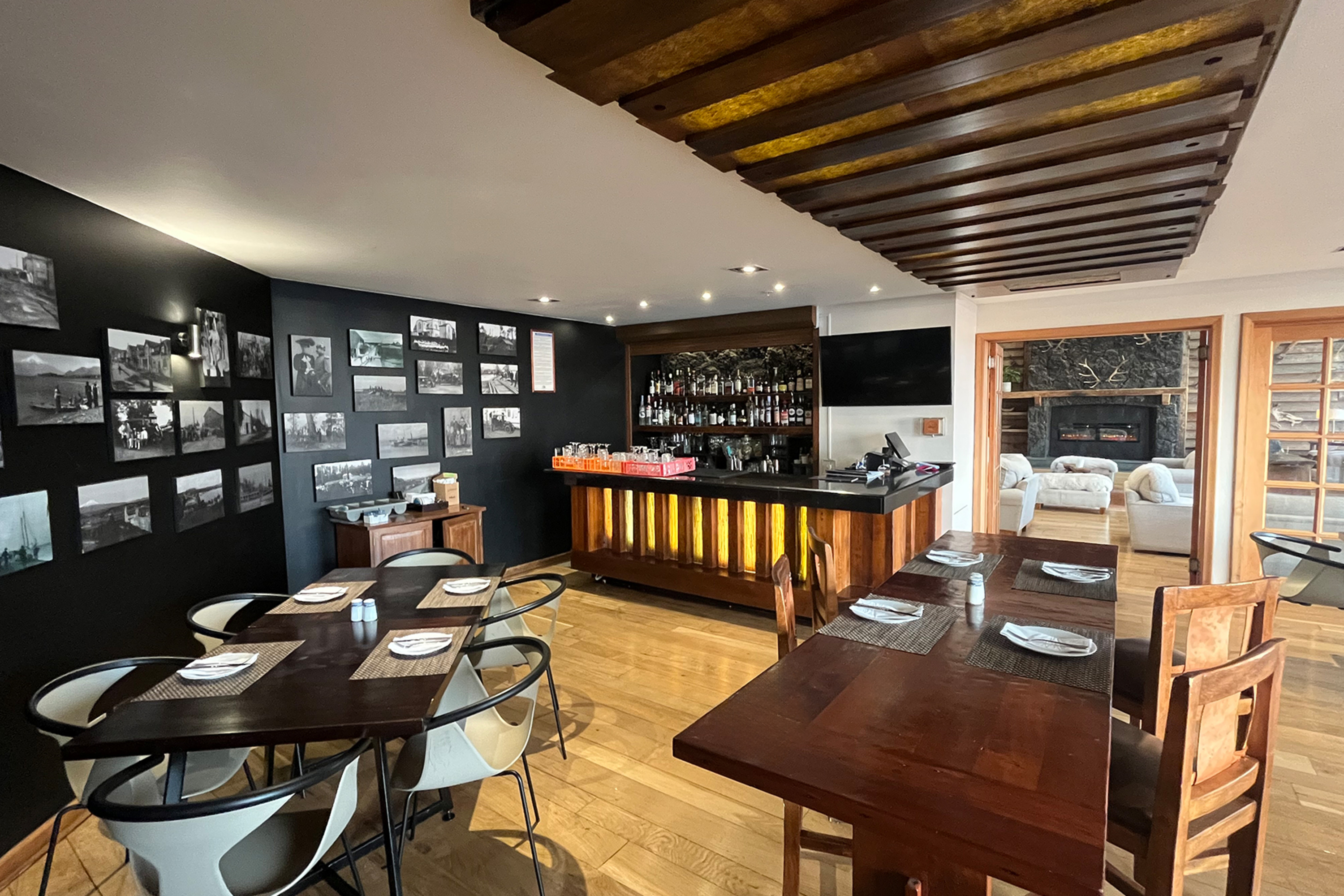 Wyndham Puerto Varas Pettra restaurant in Puerto Varas, Other than US/Canada