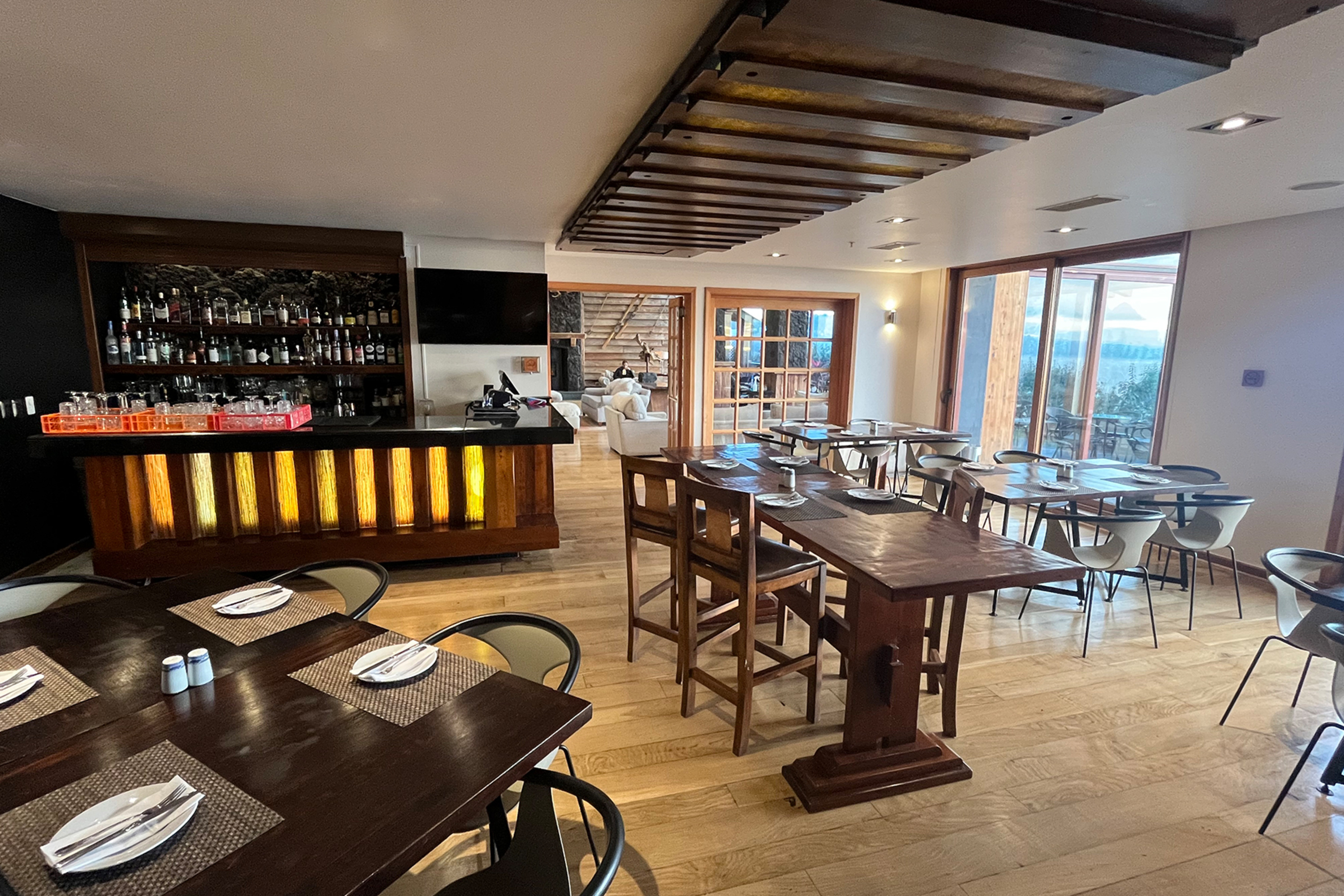 Wyndham Puerto Varas Pettra restaurant in Puerto Varas, Other than US/Canada