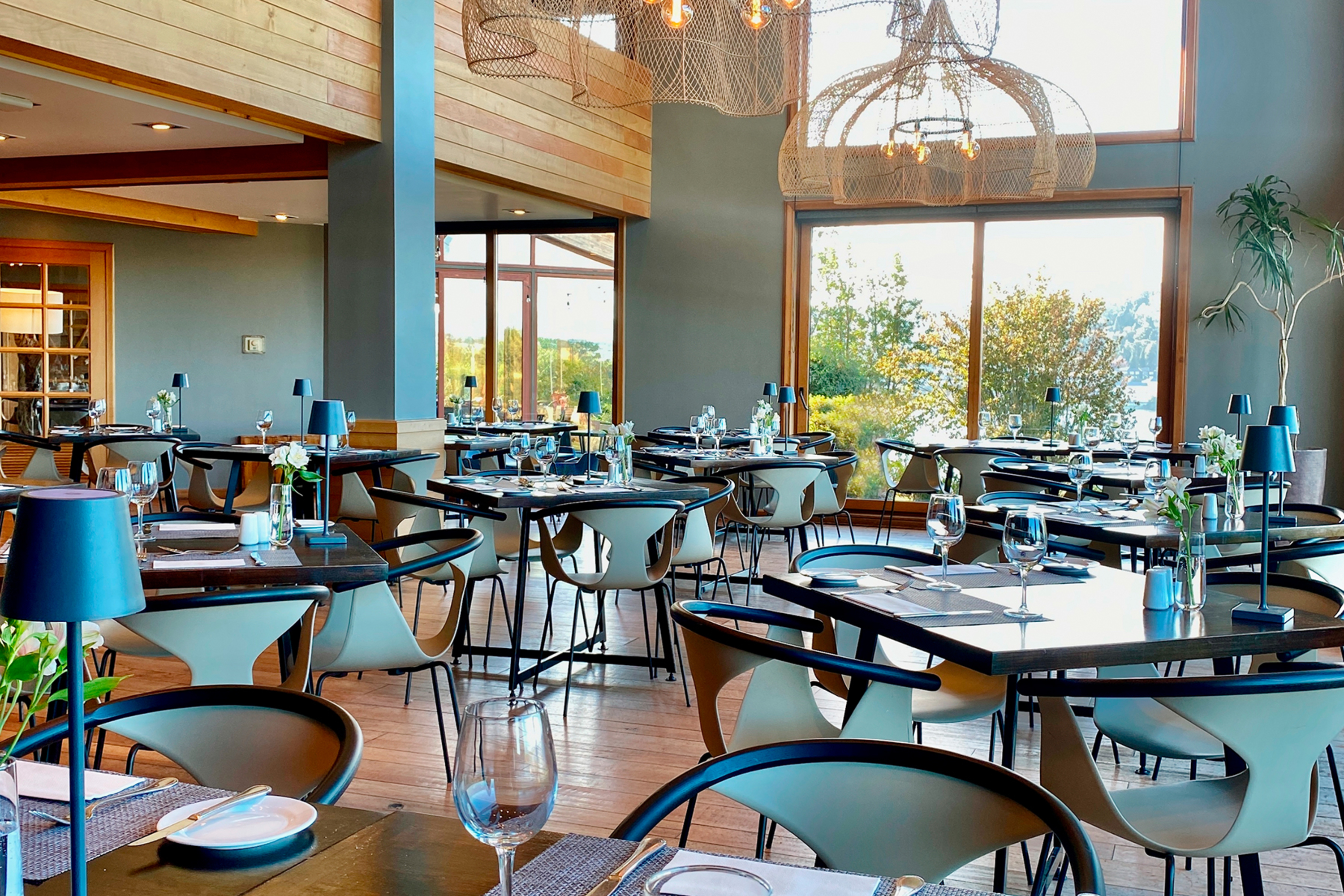 Wyndham Puerto Varas Pettra restaurant in Puerto Varas, Other than US/Canada