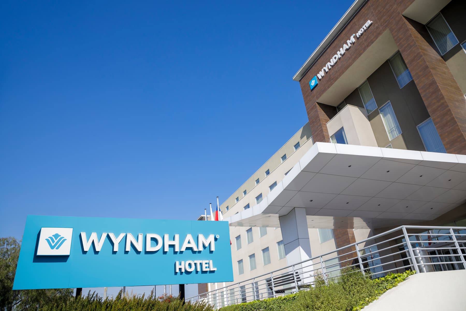 Exterior of Wyndham Santiago Aeropuerto hotel in Santiago, Other than US/Canada