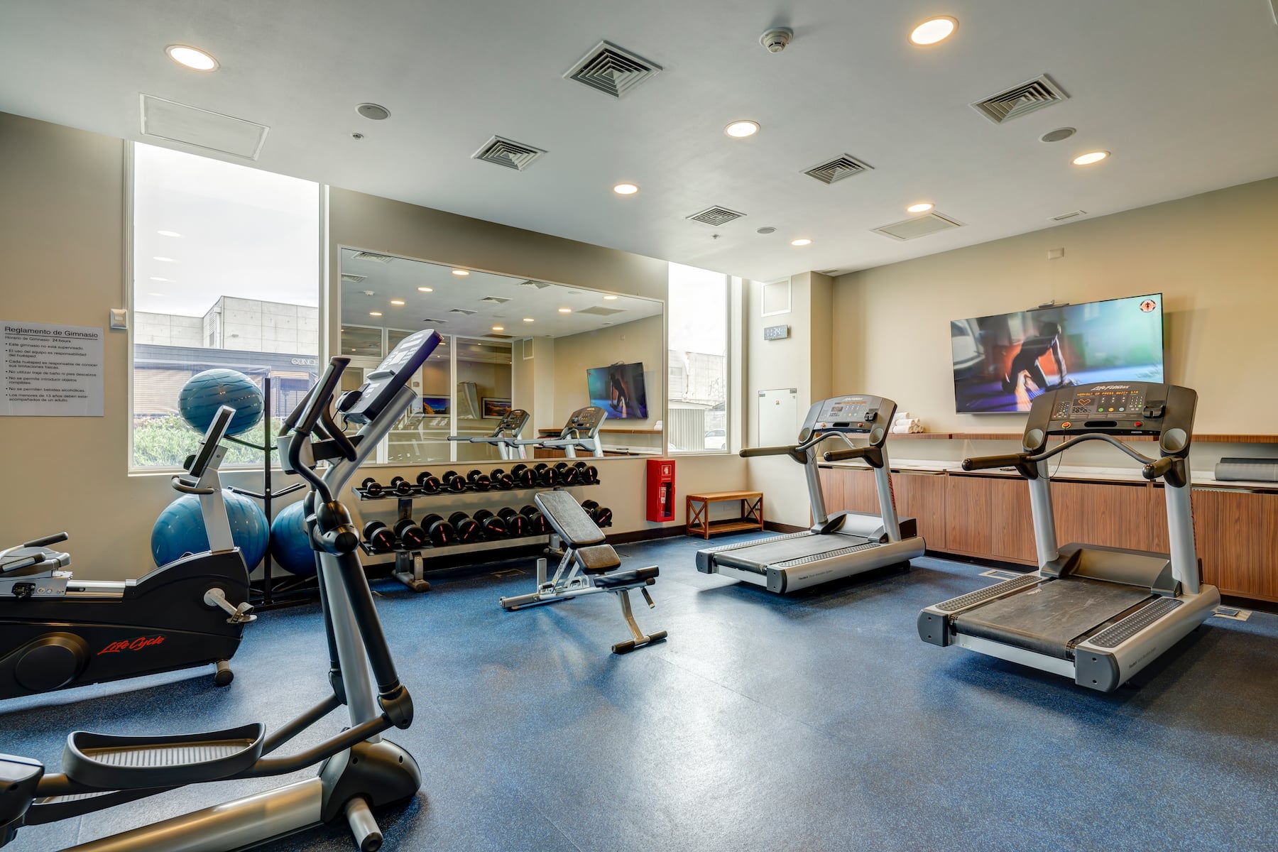 Fitness room at Wyndham Santiago Aeropuerto in Santiago, Other than US/Canada
