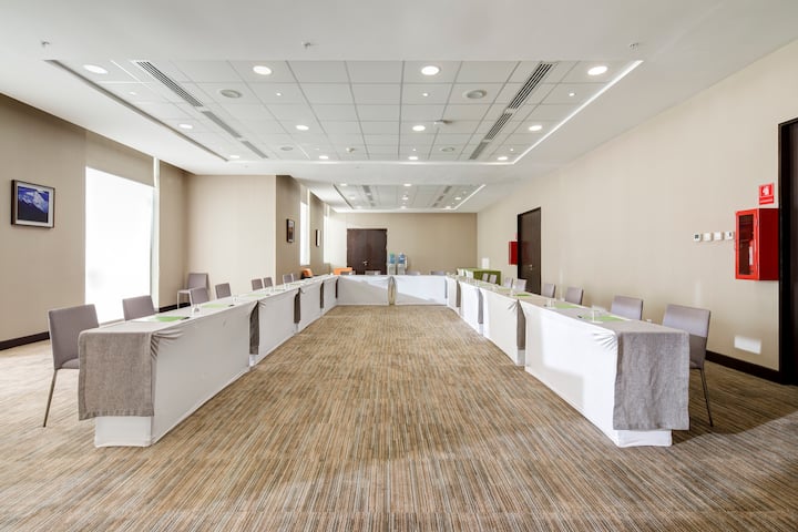 U-shape meeting room at Wyndham Santiago Aeropuerto in Santiago, Other than US/Canada