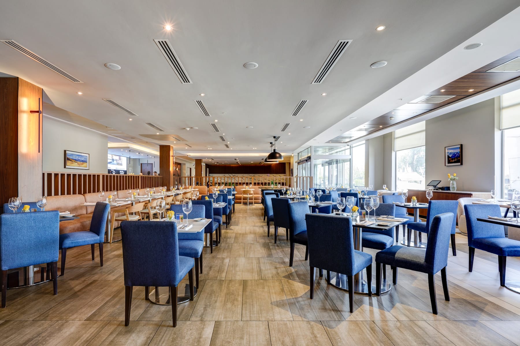 Wyndham Santiago Aeropuerto restaurant in Santiago, Other than US/Canada