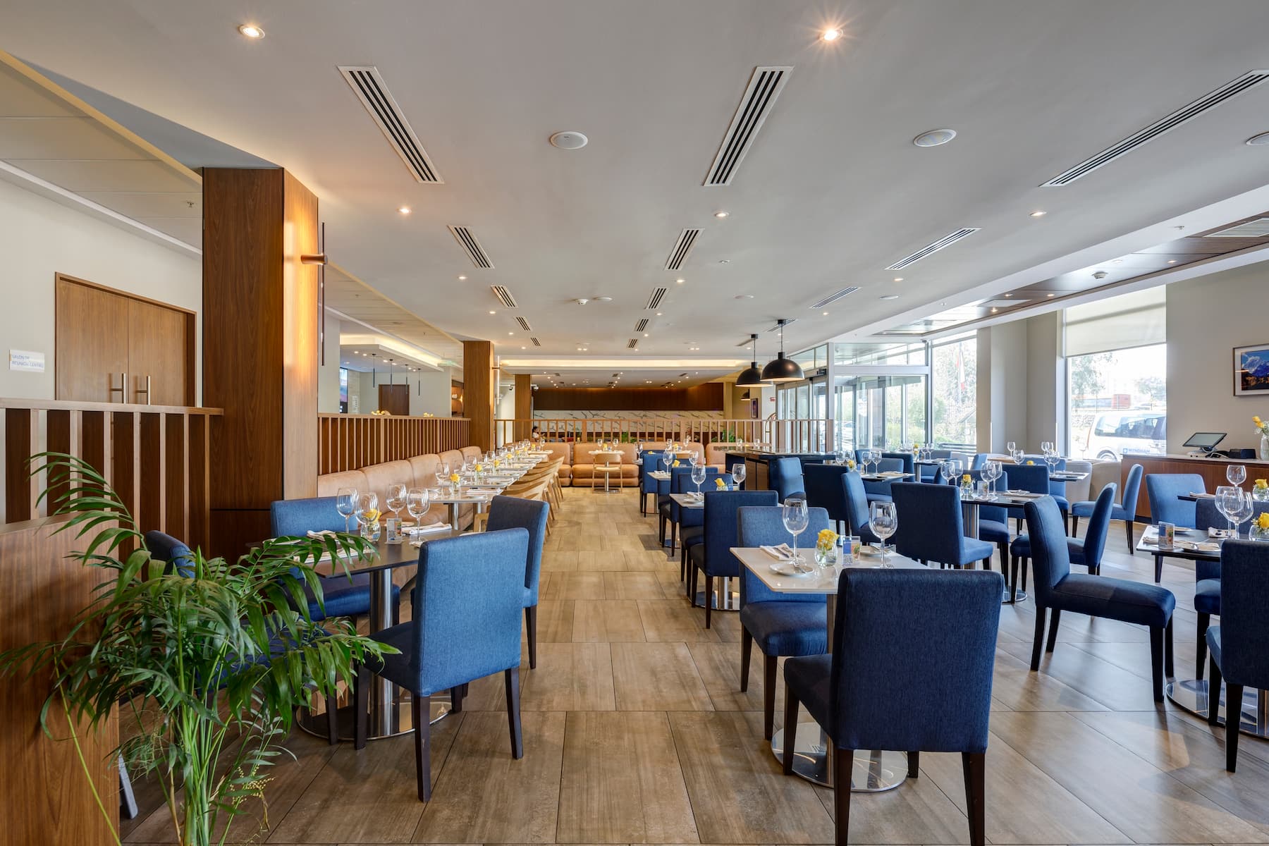 Wyndham Santiago Aeropuerto restaurant in Santiago, Other than US/Canada