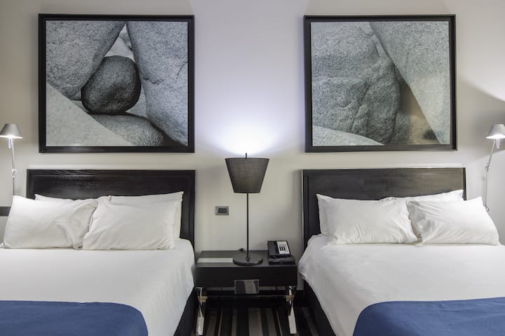 Guest room at the Wyndham Santiago Pettra in Santiago, Other than US/Canada