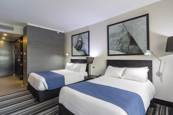 Guest room at the Wyndham Santiago Pettra in Santiago, Other than US/Canada